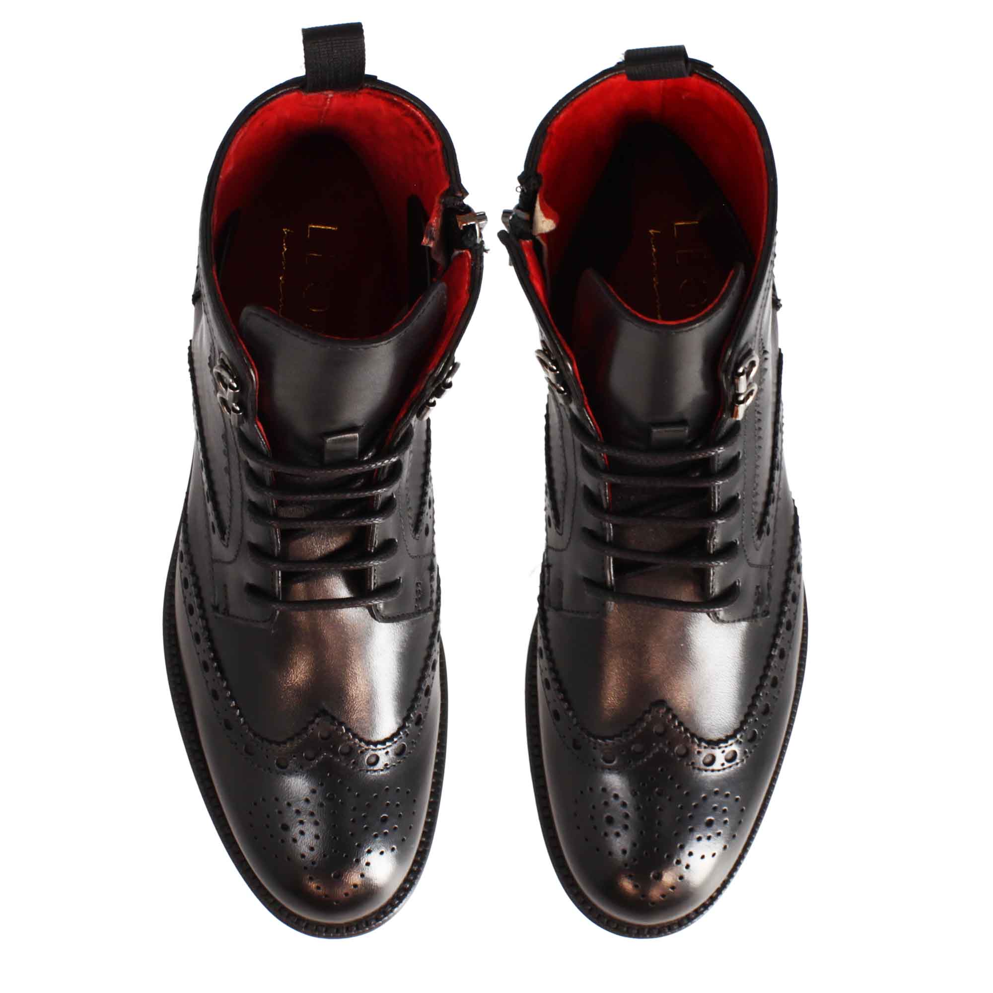Amphibien pour femme avec détails richelieu en cuir noir