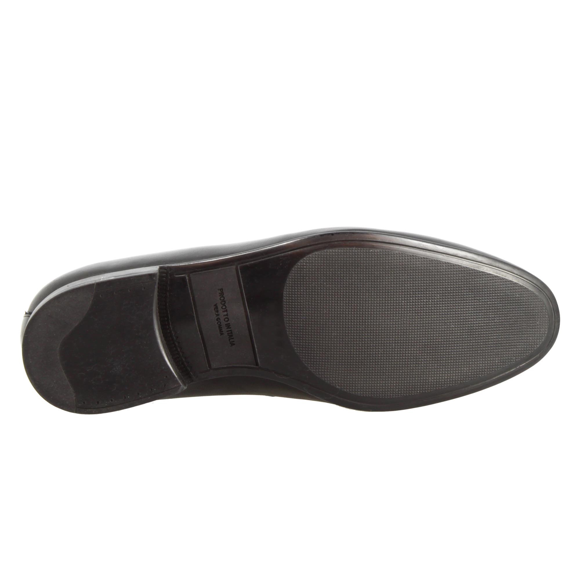 Elegant black moccasin for men in leather