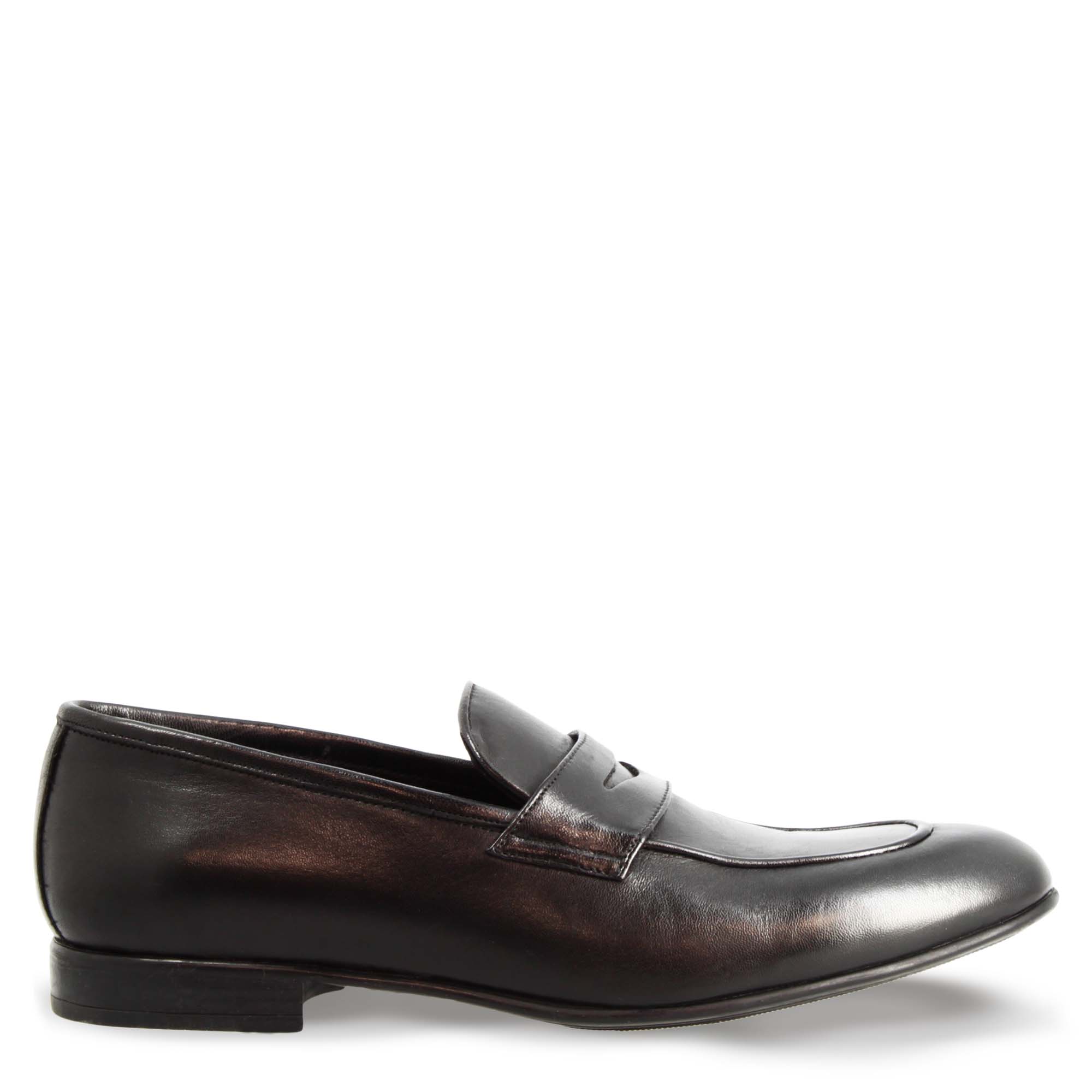 Elegant black moccasin for men in leather