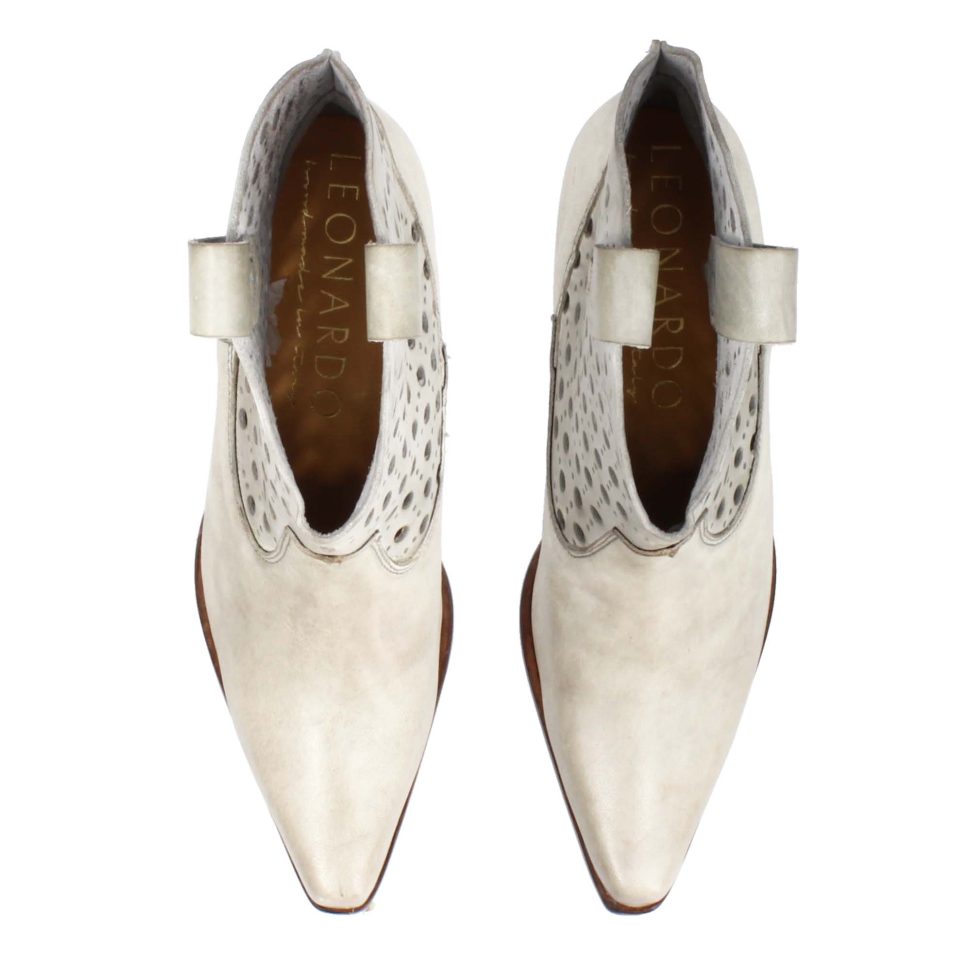 Bottines texanes grises à motifs perforés pour femme