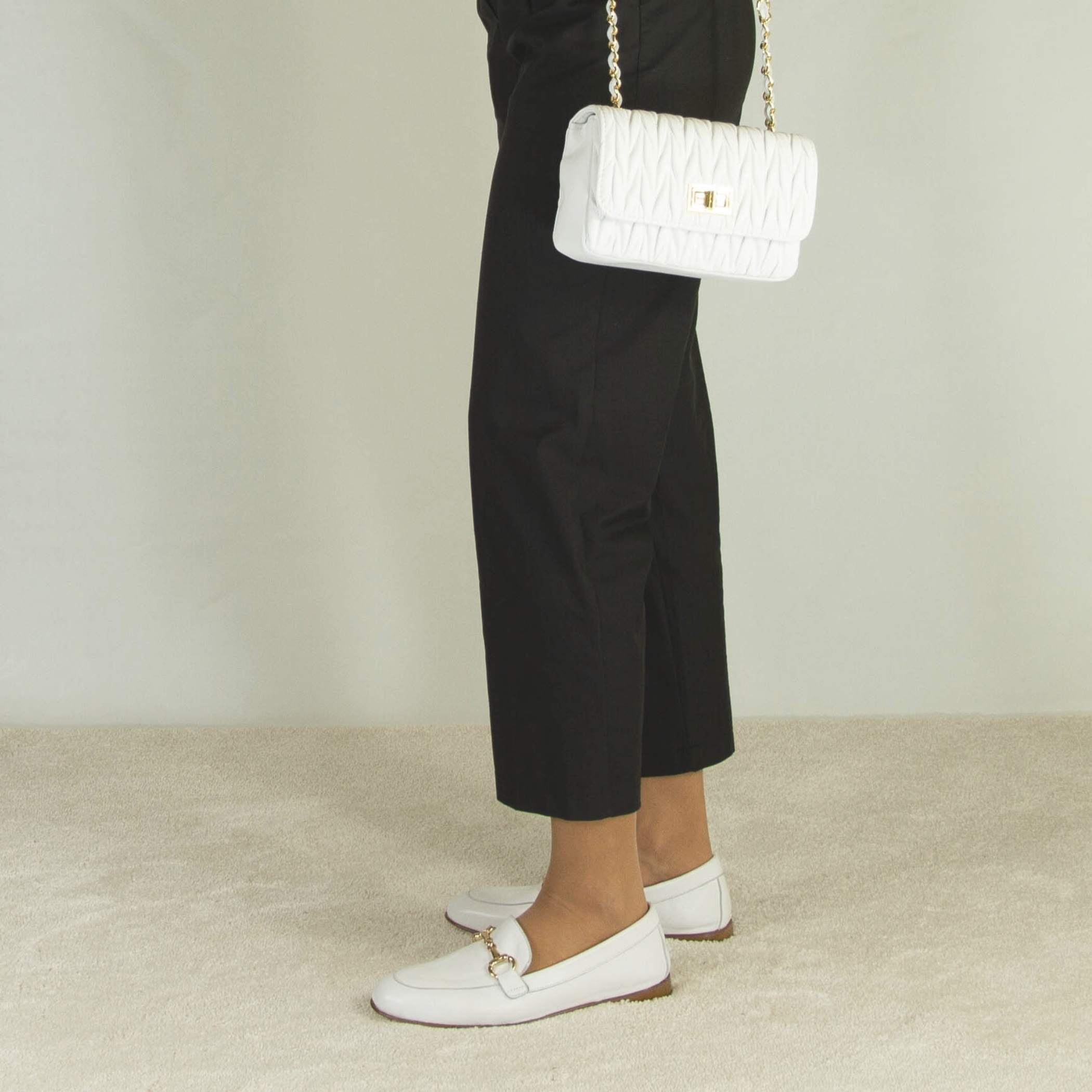 Women's handbag in white leather with jewel shoulder strap