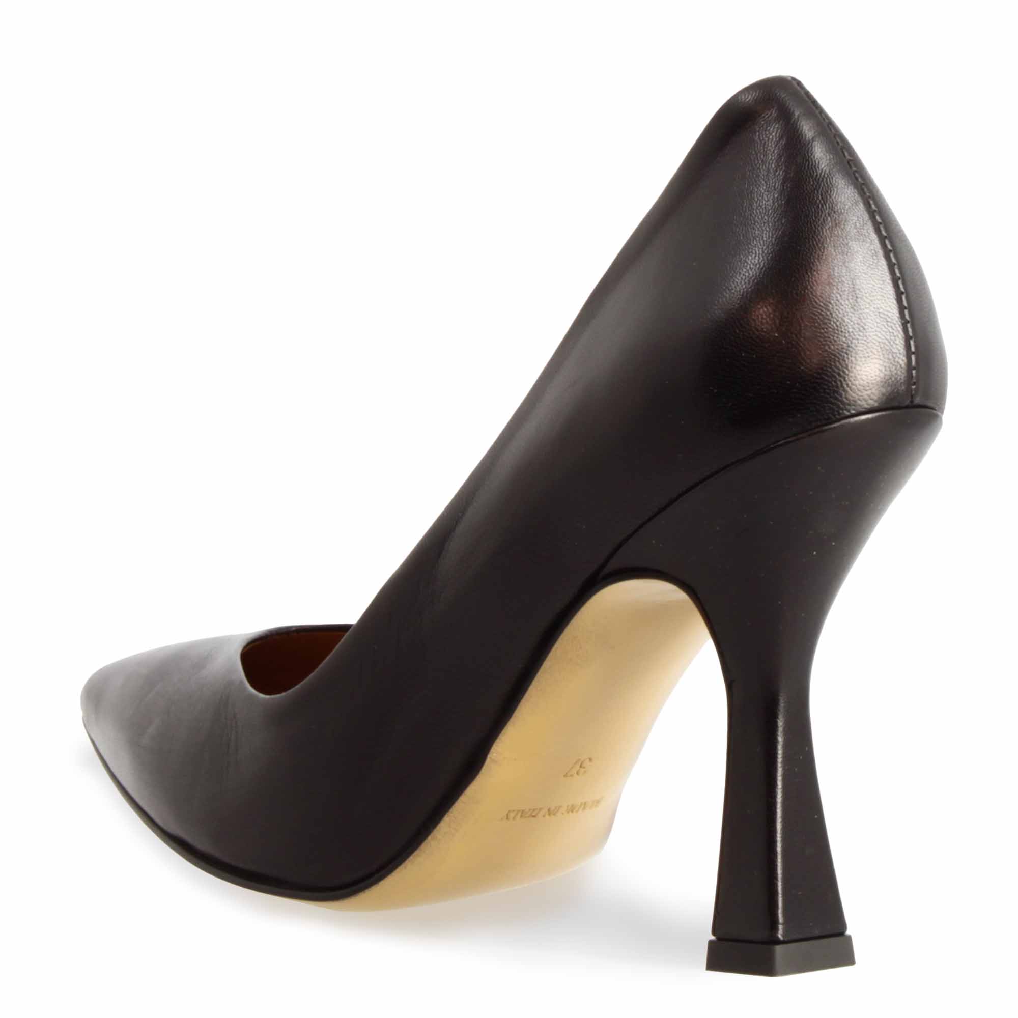 Damen-Dekolleté aus schwarzem Leder und 12 cm hohem Absatz