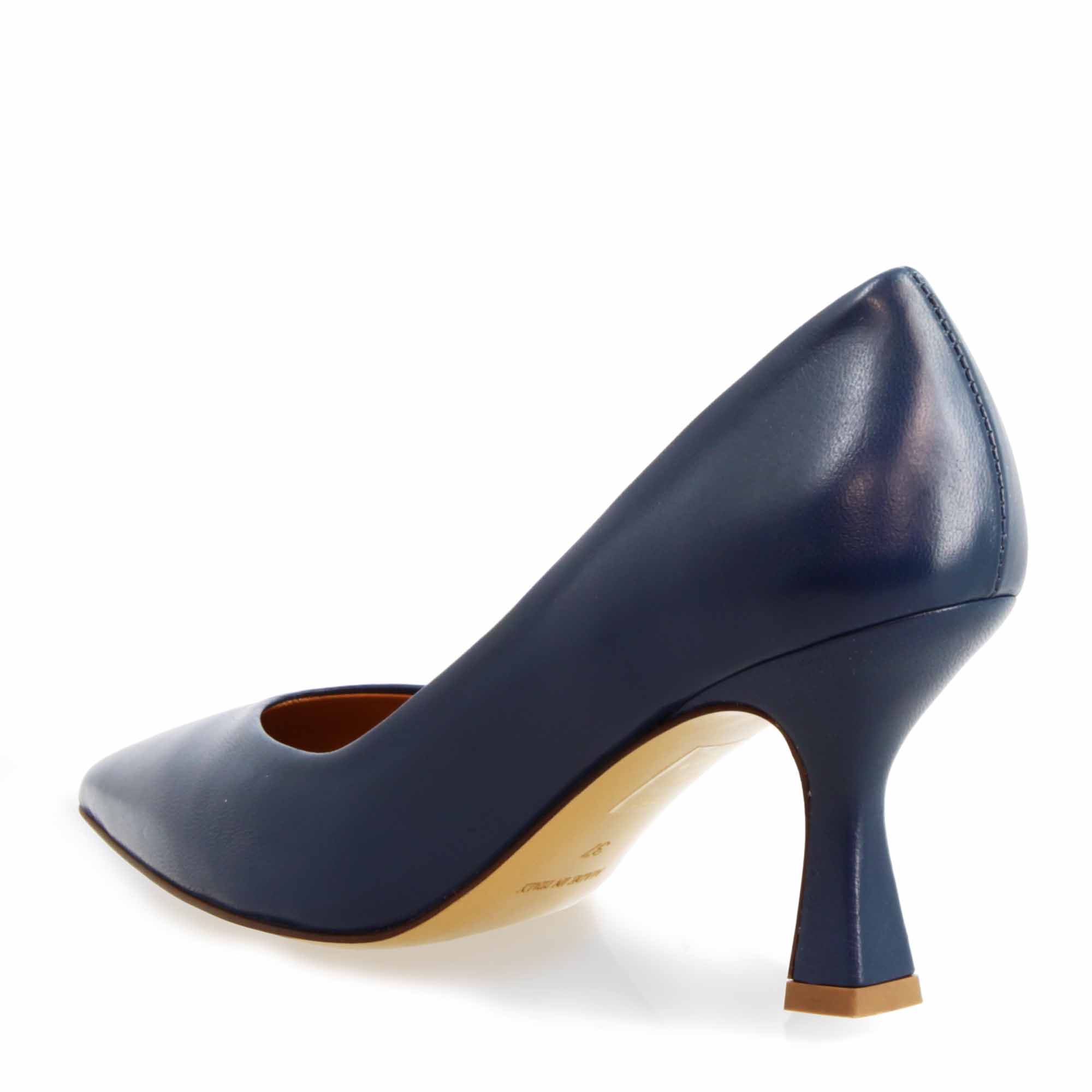 Spitzes, hochhackiges Damen-Dekolleté aus blauem Leder