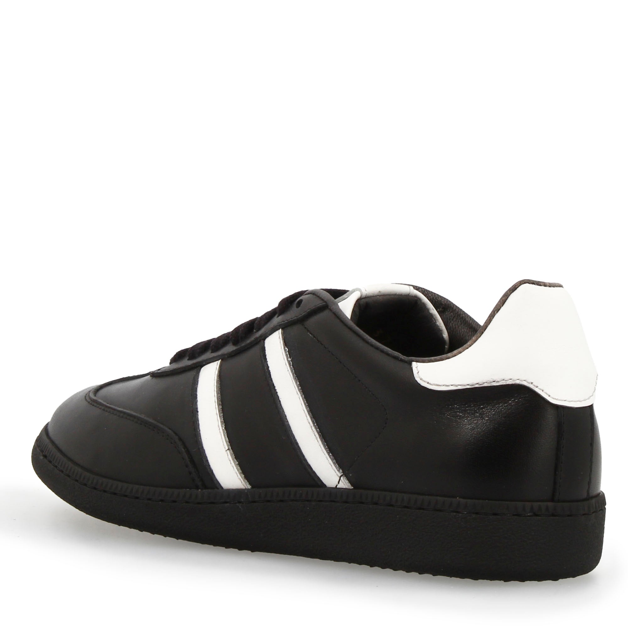 Baskets femme faites main en cuir noir