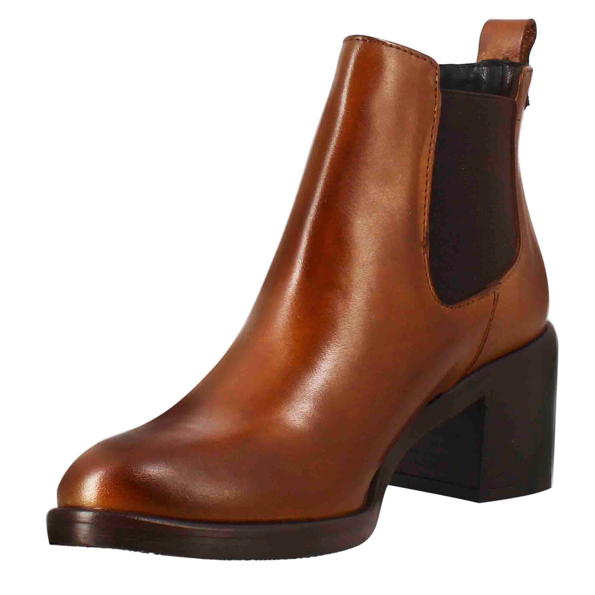 Chelsea lisse pour femmes à talon moyen en cuir marron