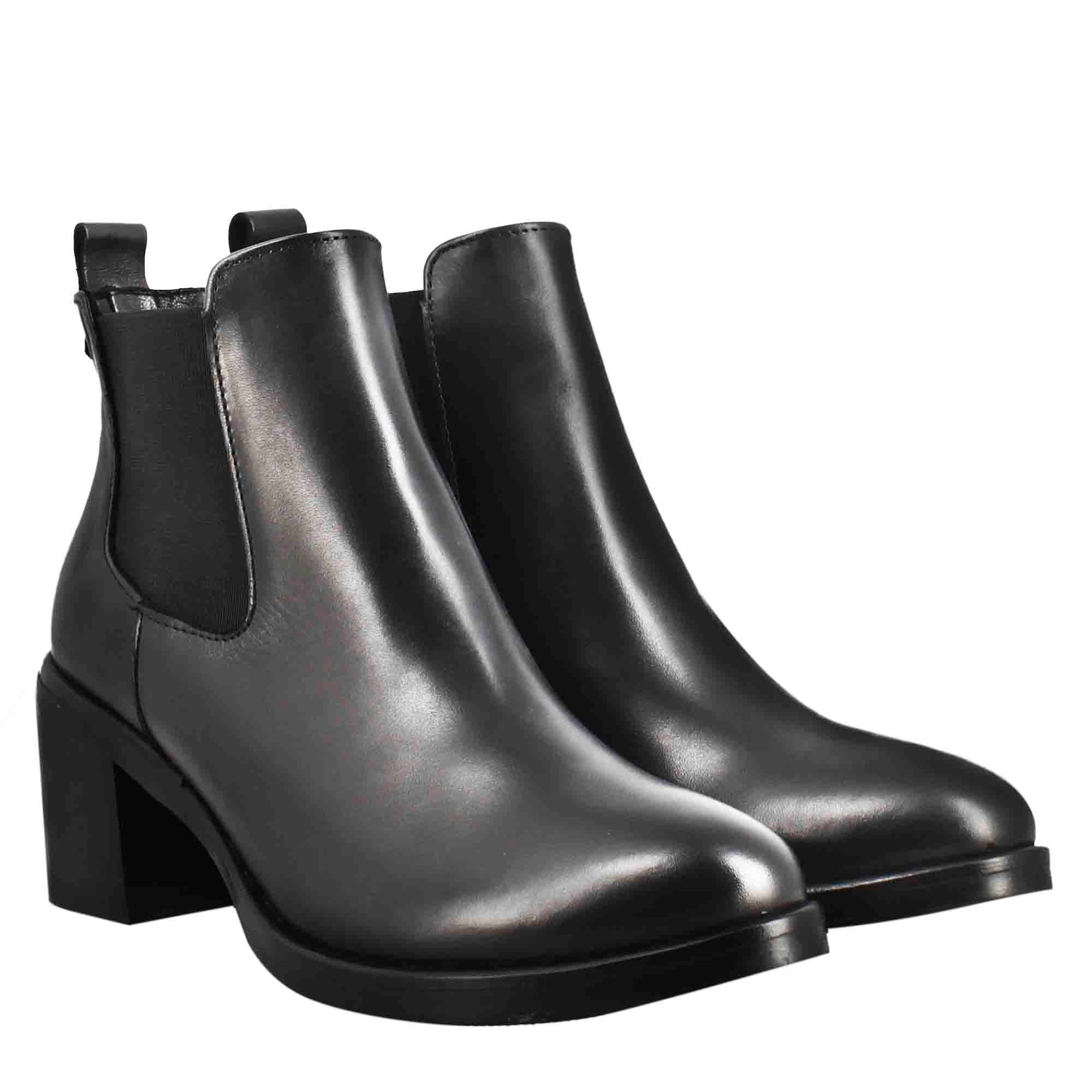 Glatter Damen Chelsea mit mittlerem Absatz aus schwarzem Leder