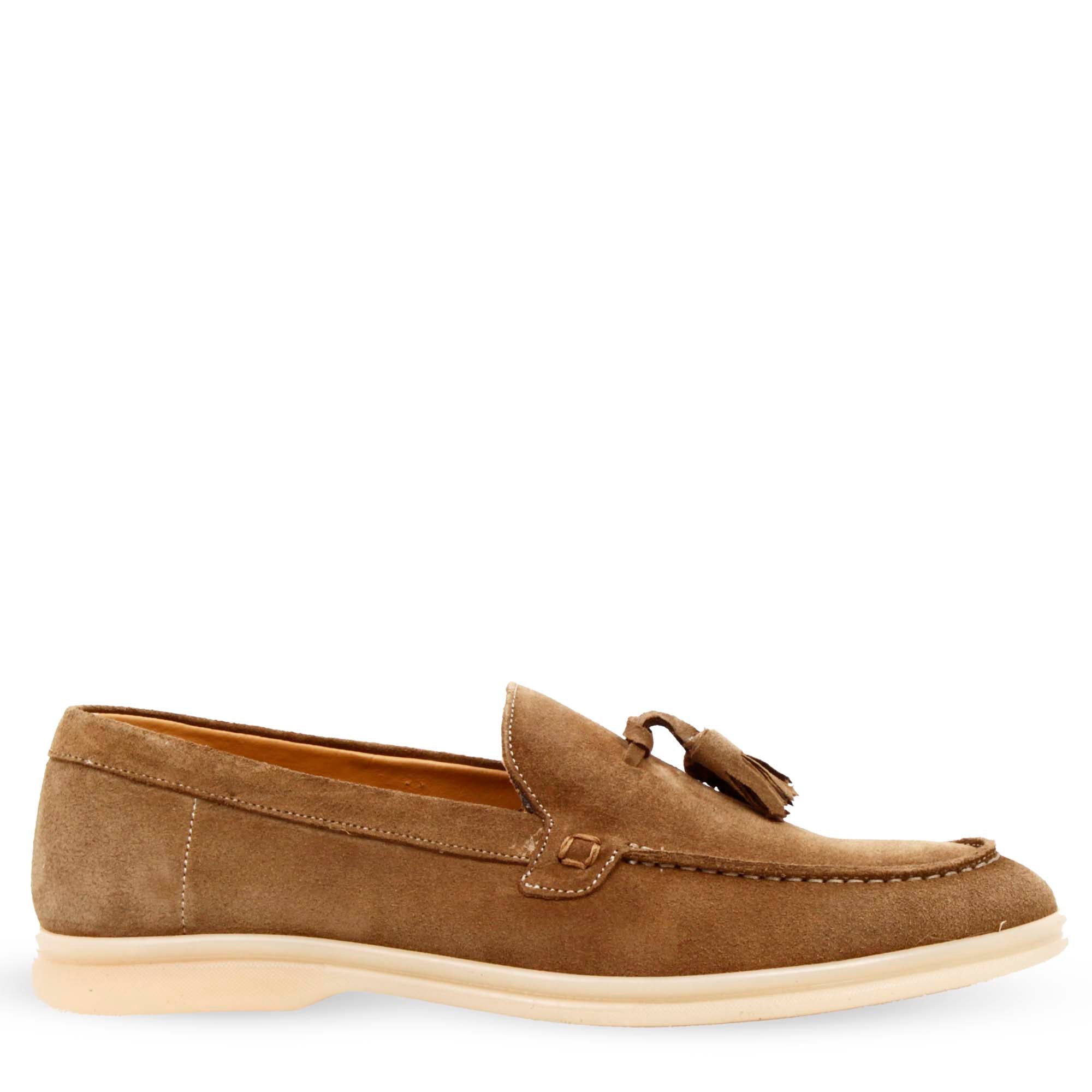 Mocassino da barca con nappine da uomo in camoscio beige