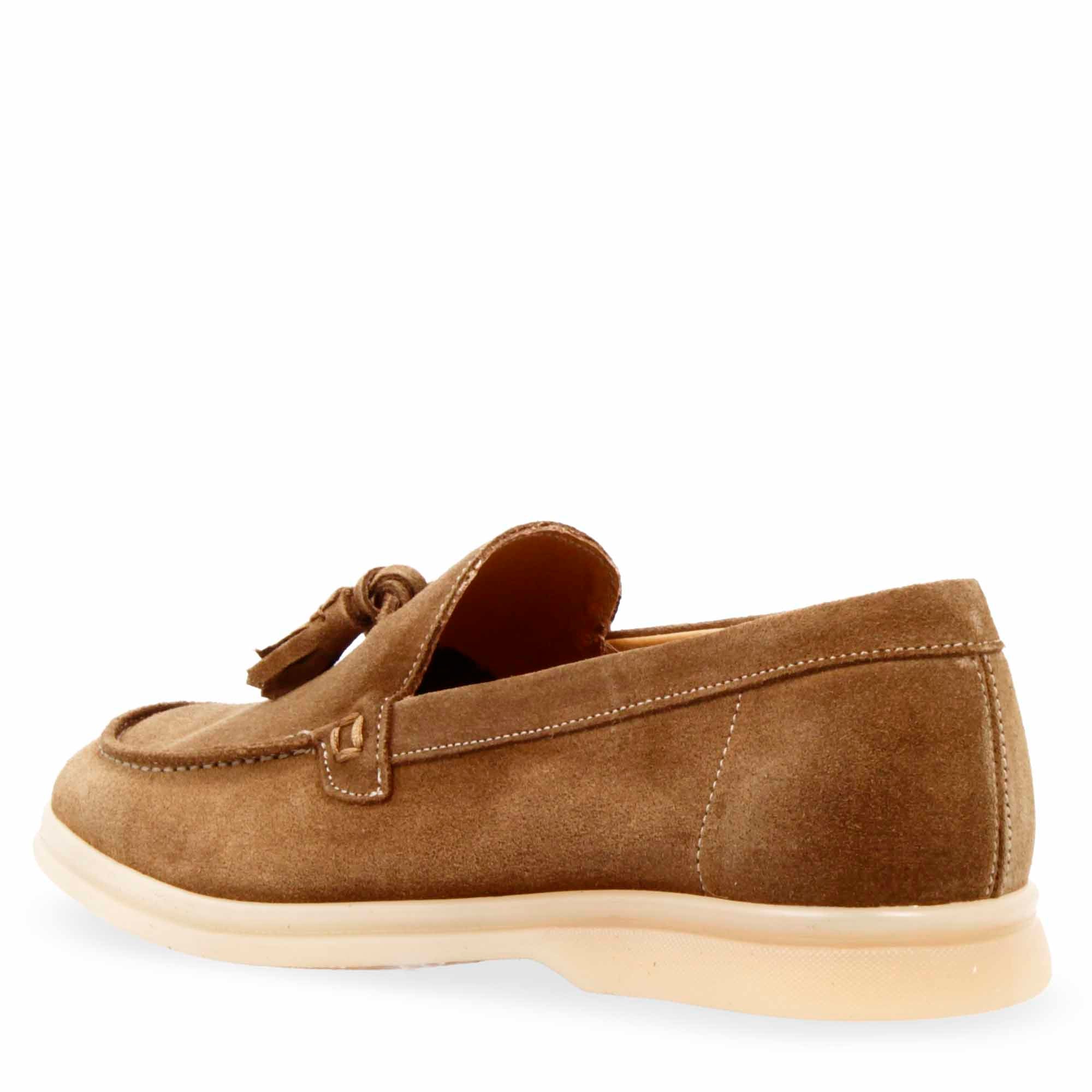 Mocassino da barca con nappine da uomo in camoscio beige