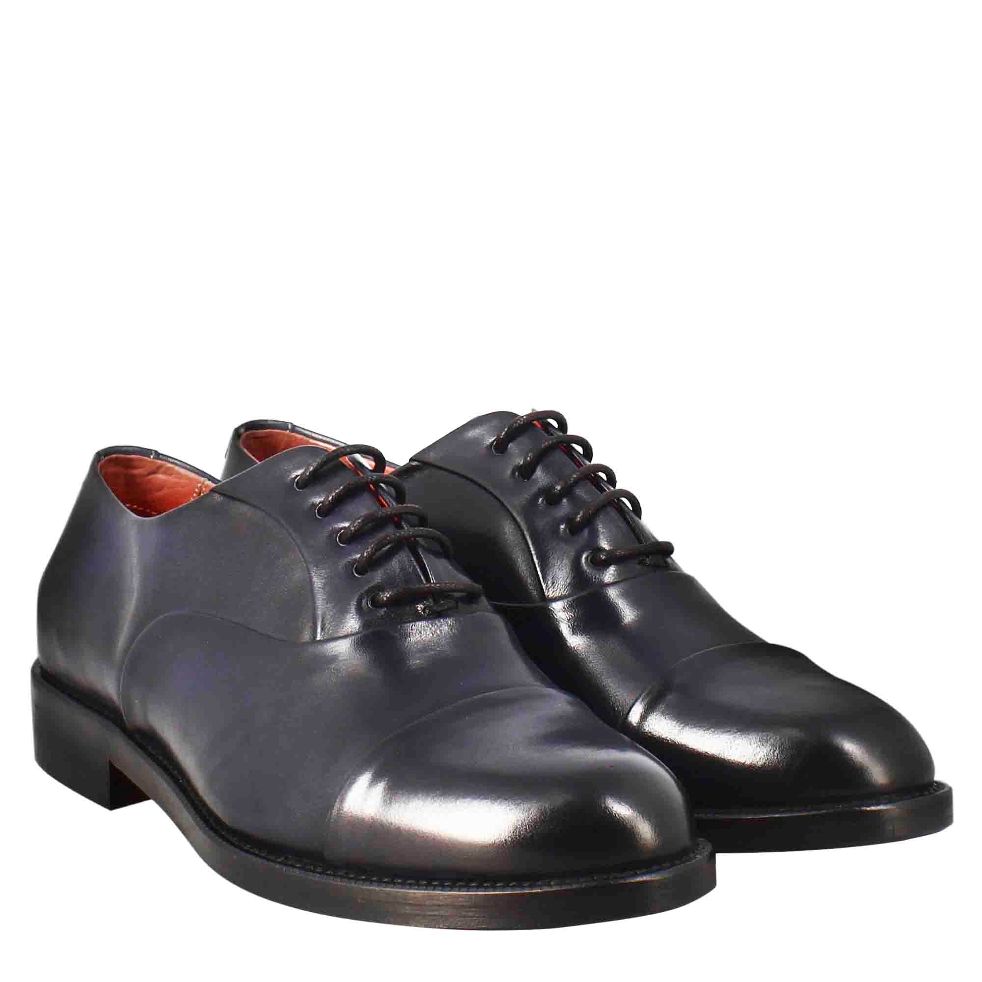 Damen-Brogue mit Zehennaht aus blauem Leder