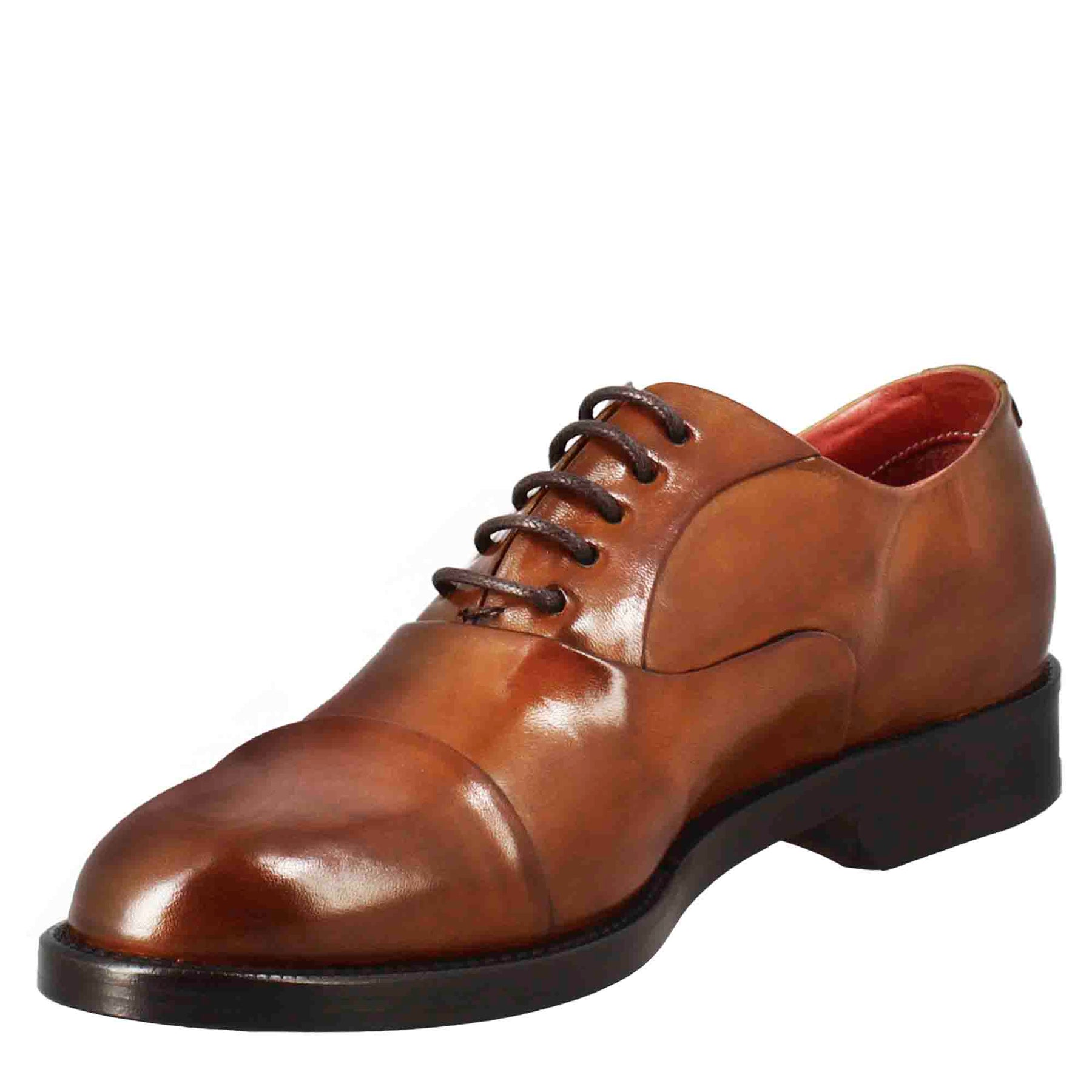 Women's brogues with stitching on the toe in light brown leather