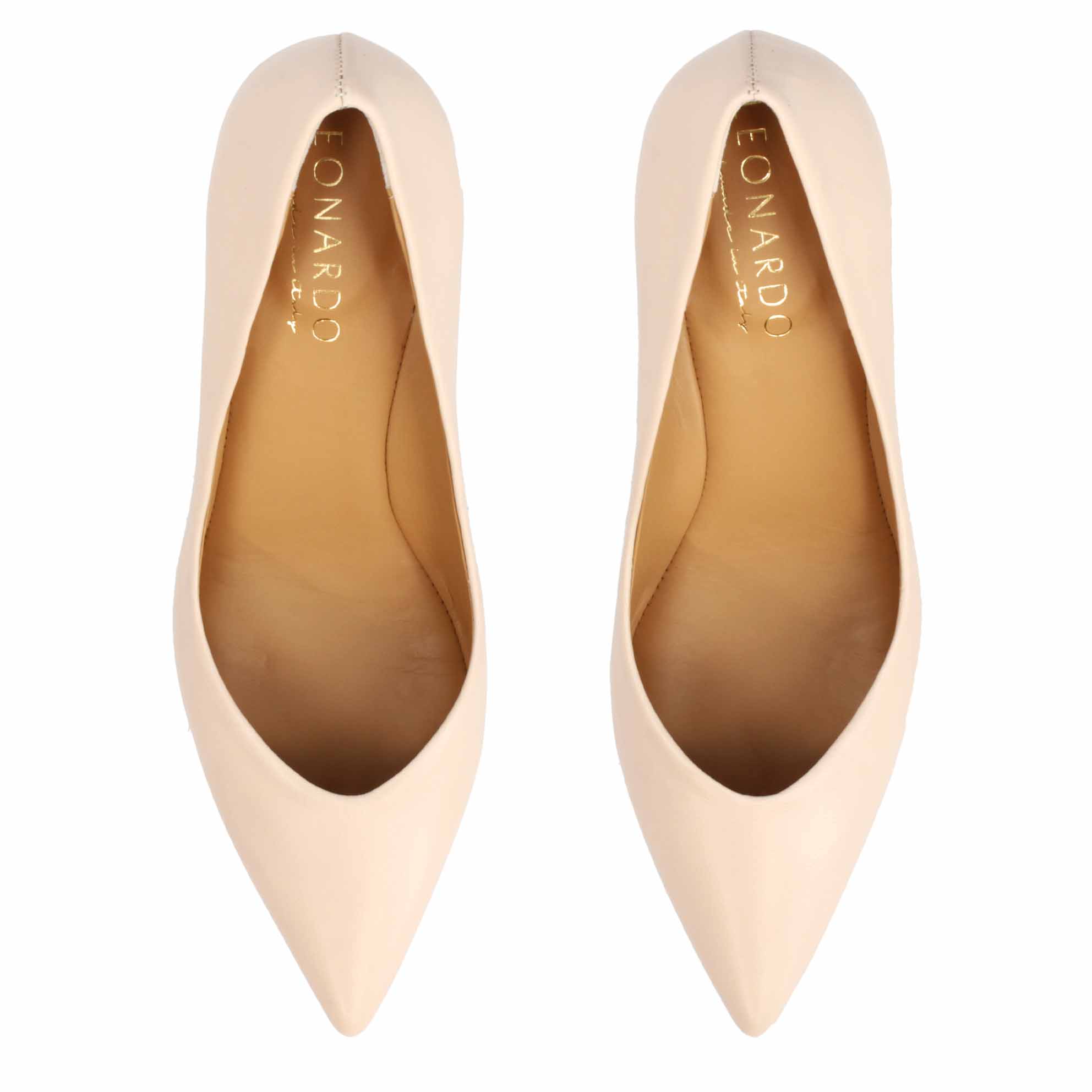 Beige women's leather pumps with pointed toe and medium heel