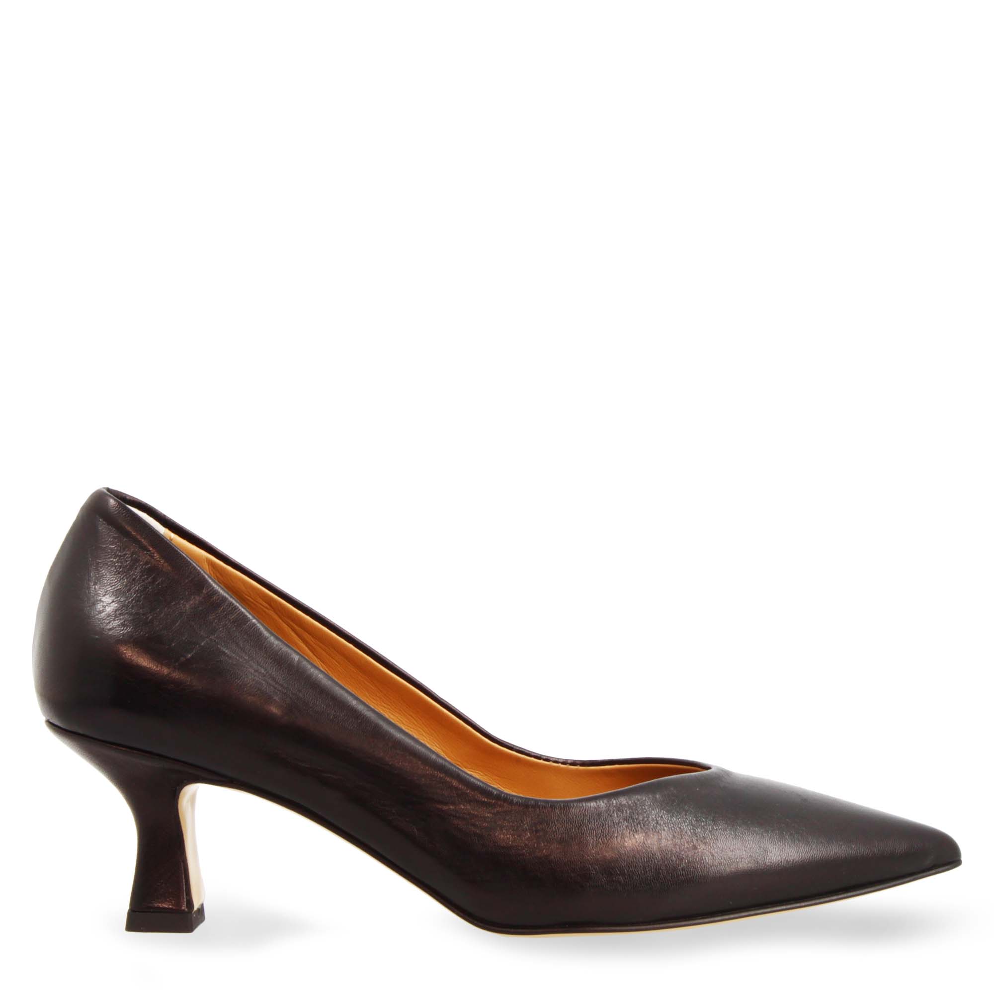 Escarpins en cuir noir pour femme à bout pointu et talon moyen