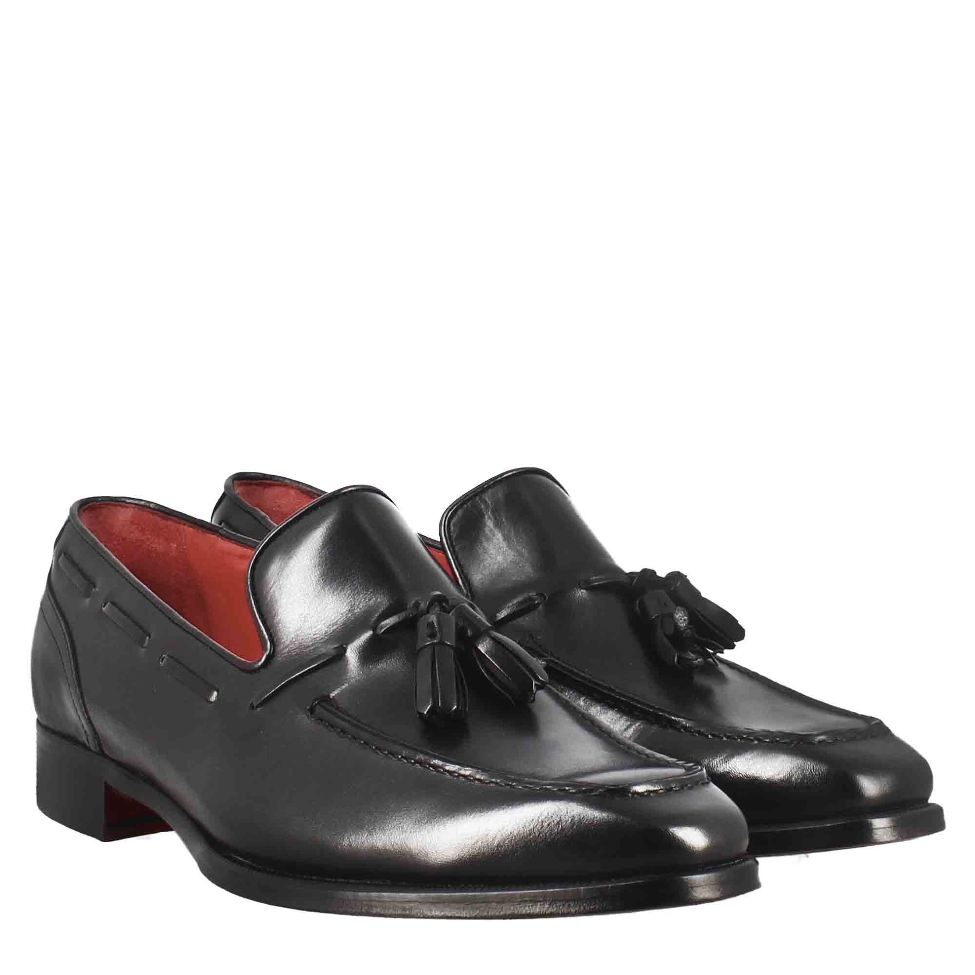 Men's moccasin with tassels in black with square toe