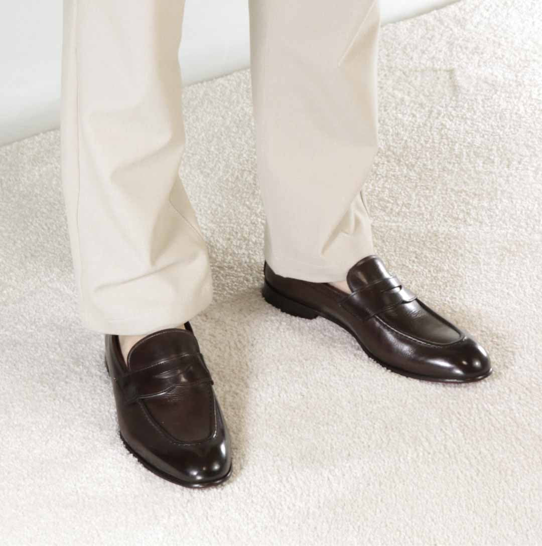 Mocassin classique pour hommes en cuir marron foncé