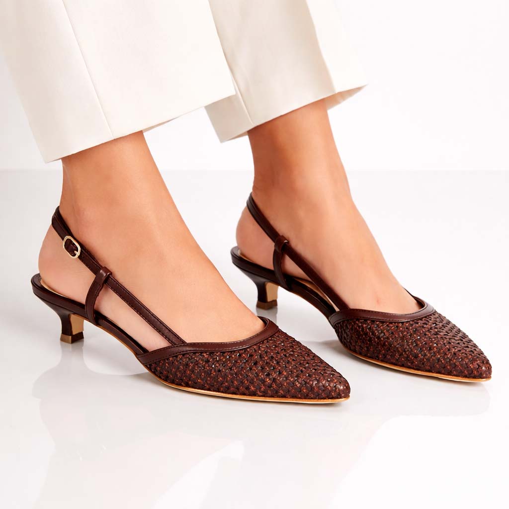 Aminta Sandale à bride arrière artisanal en cuir tressé marron