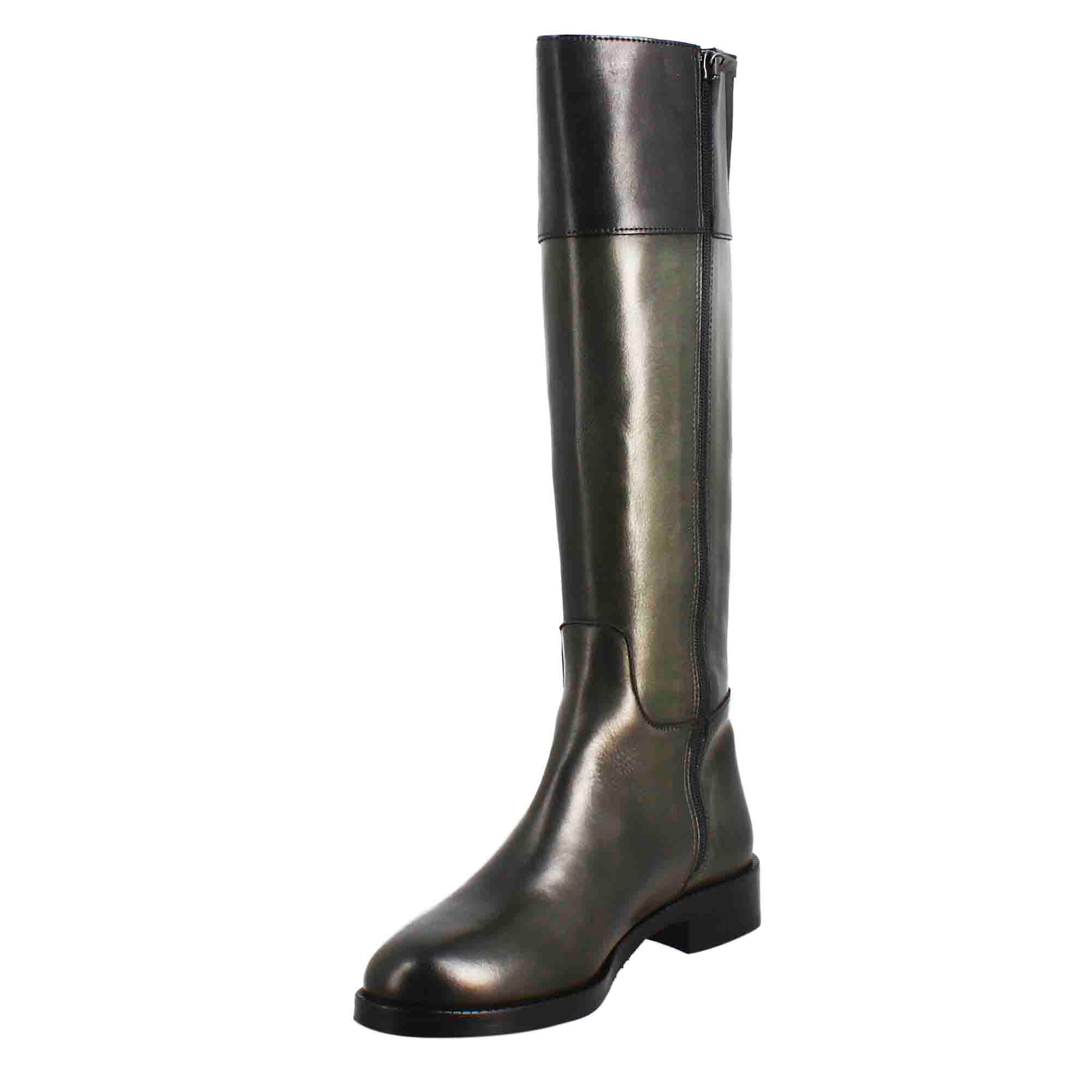 Glatter kniehoher Damenstiefel mit niedrigem Absatz aus grünem und schwarzem Leder