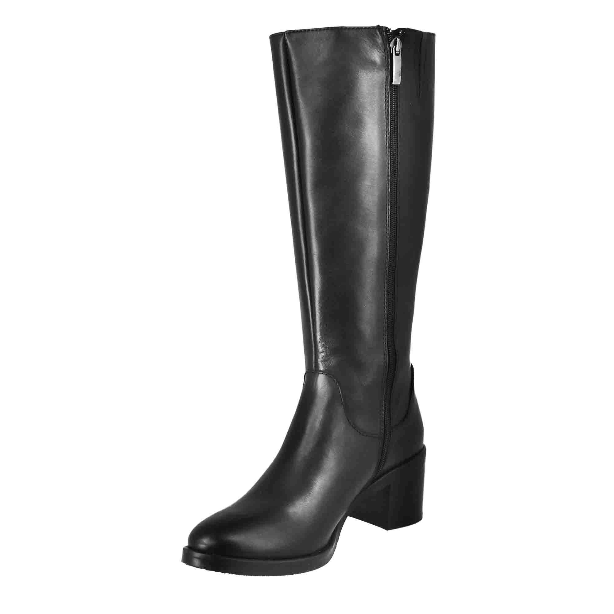Smooth women's knee-high boots with medium heel in black leather