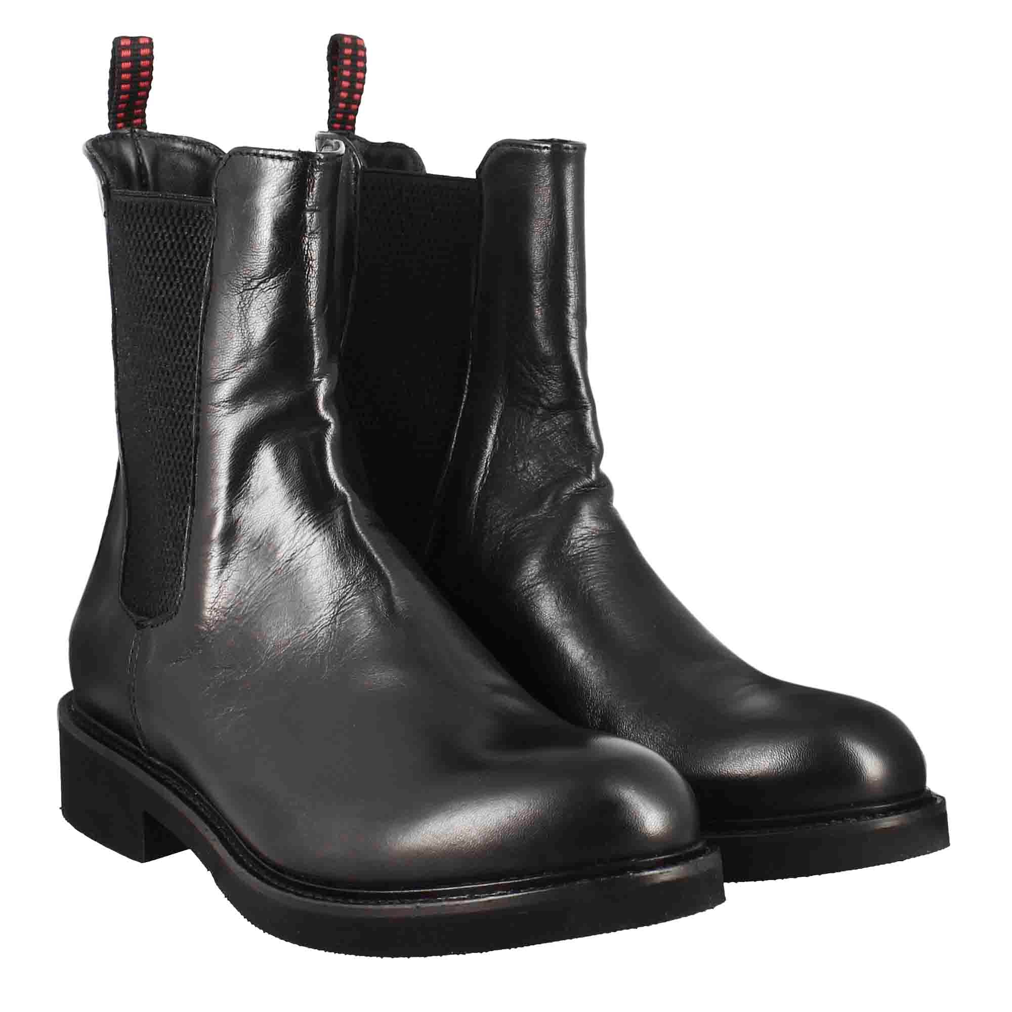 Paupa women's chelsea boot in black washed leather