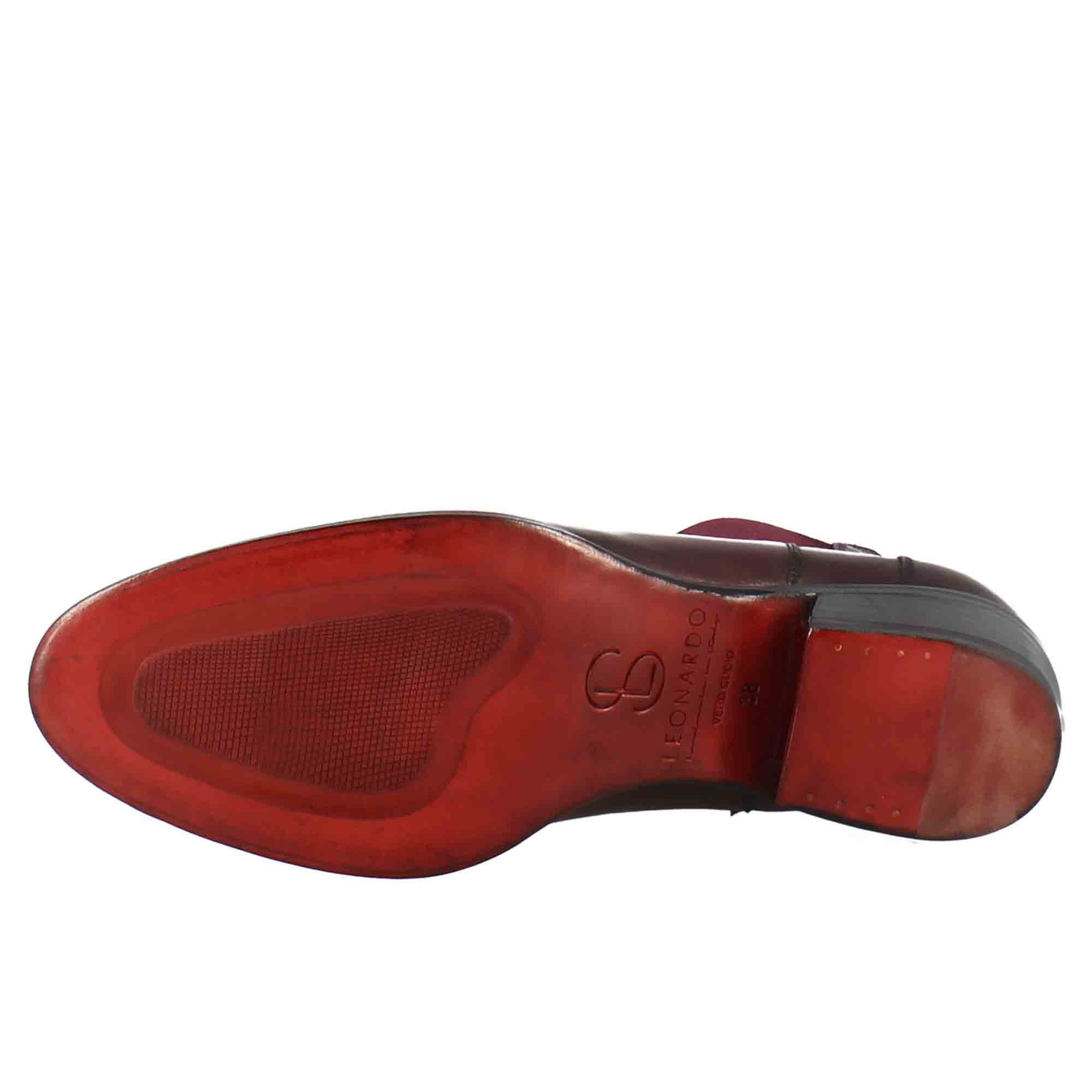 Botte chelsea lisse à talon moyen pour femme en cuir de couleur bordeaux