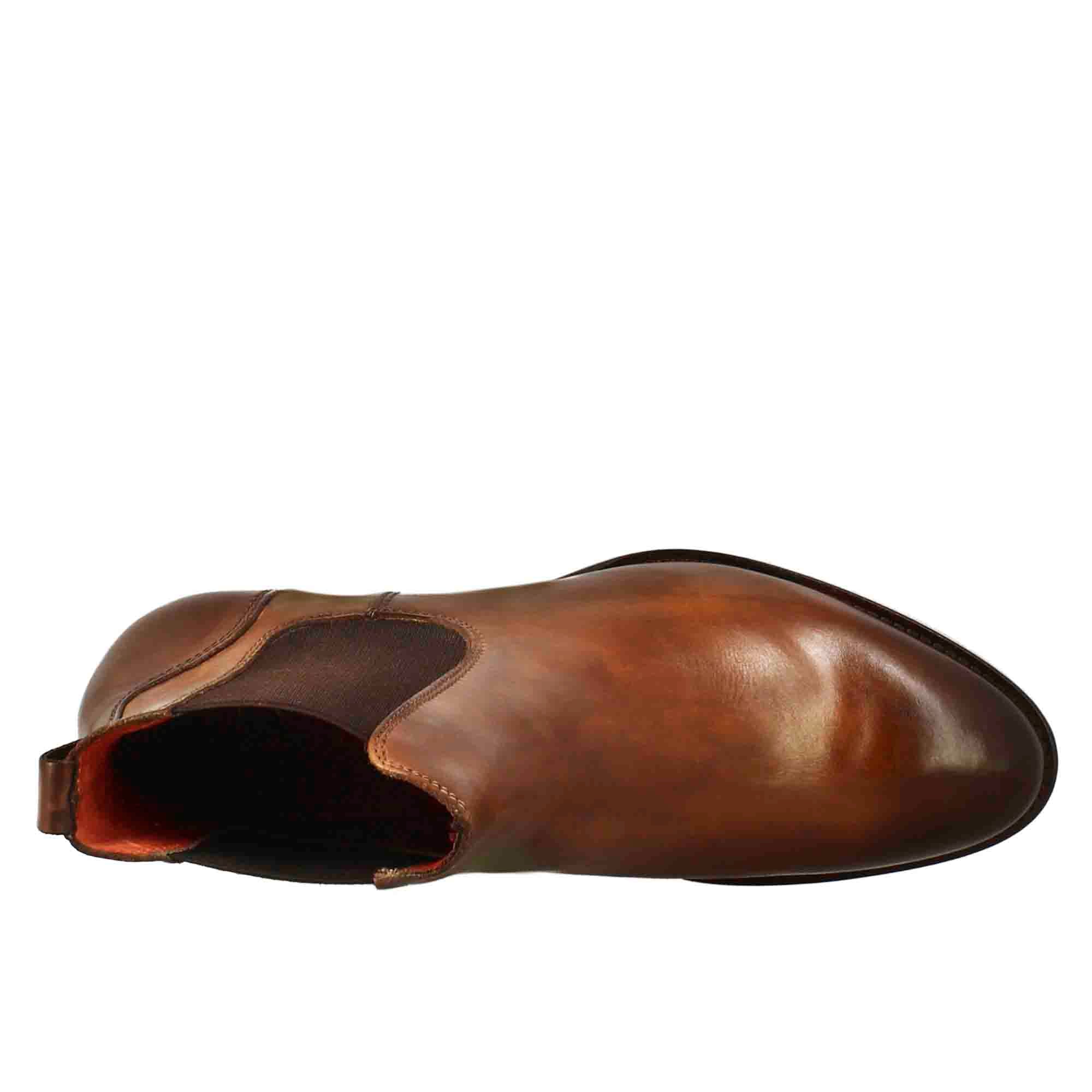 Stivaletto chelsea da donna liscio con tacco medio in pelle colore marrone