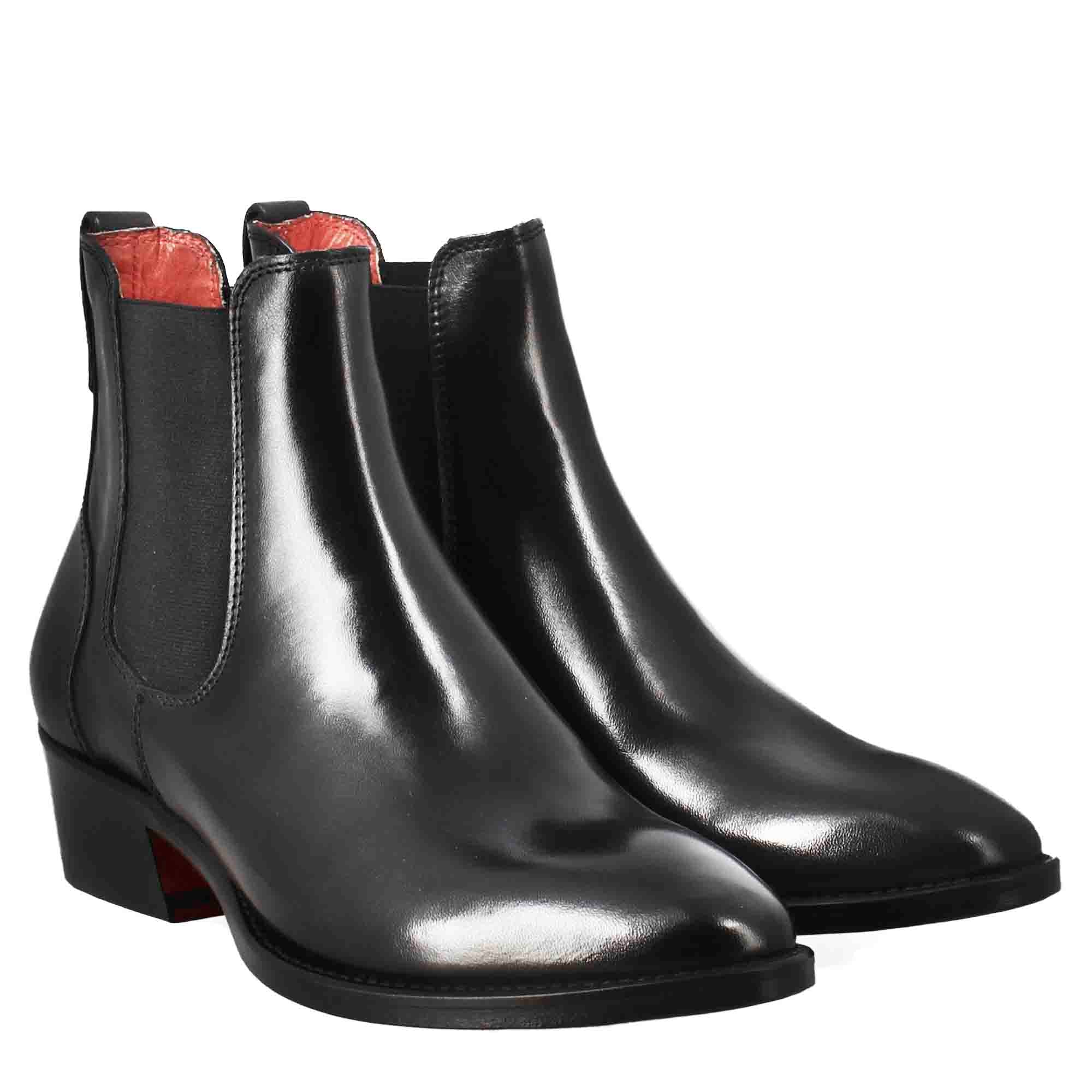 Bottine Chelsea lisse à talon moyen pour femme en cuir noir