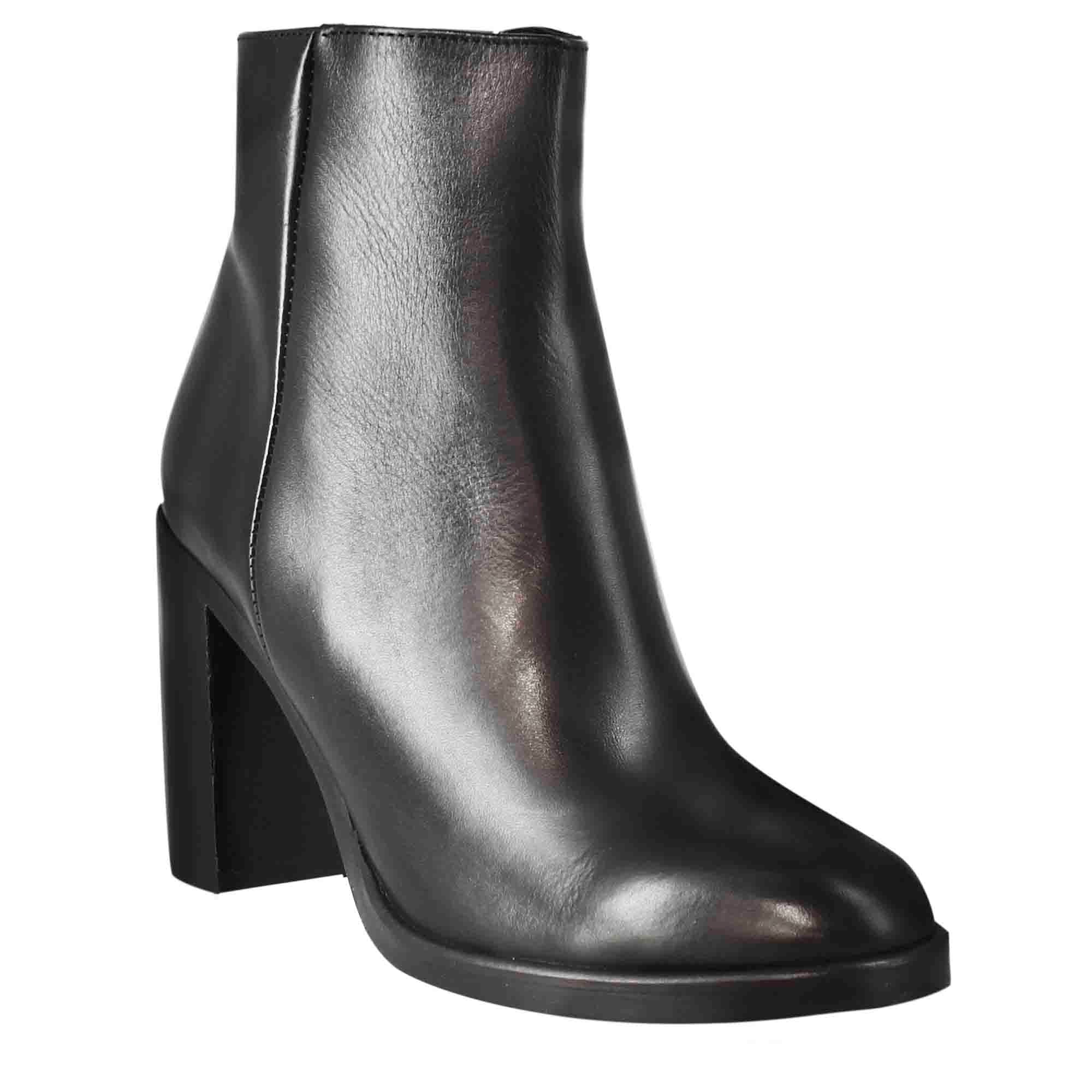 Glatte Damenstiefelette mit hohem Absatz aus schwarzem Leder
