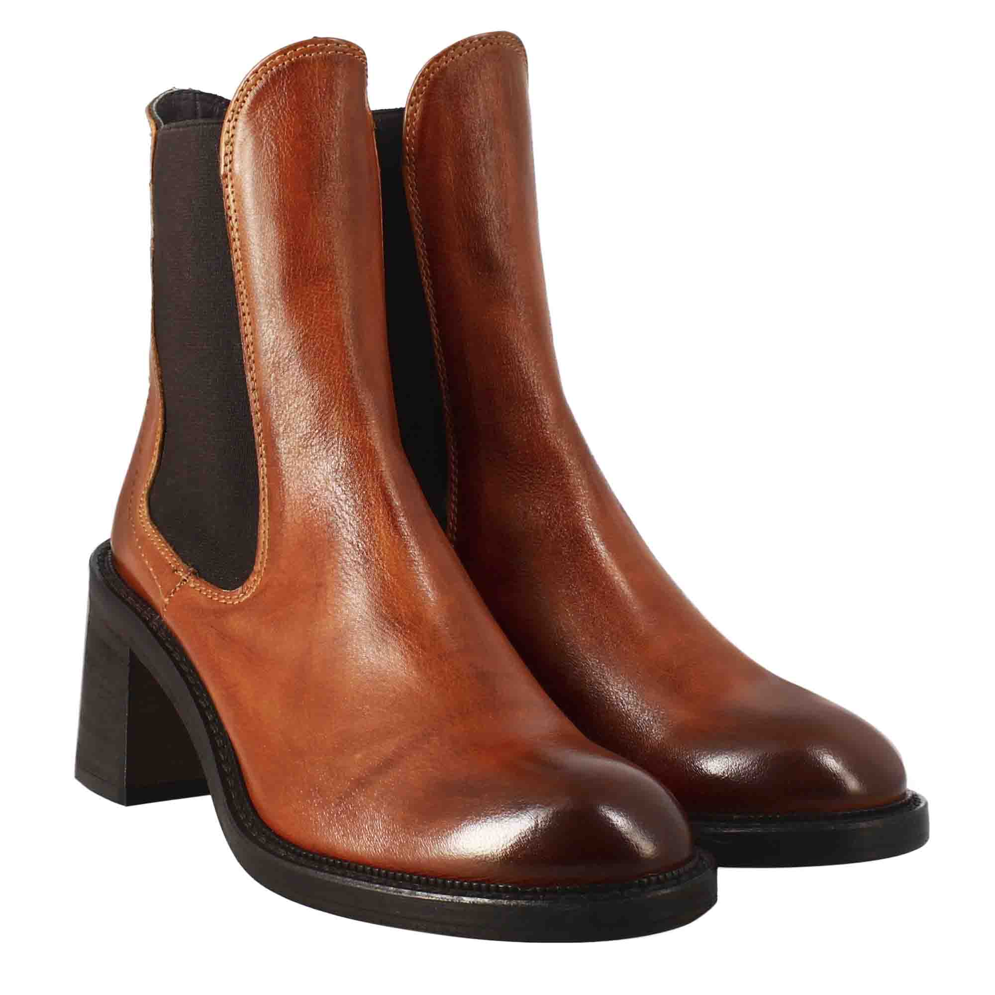 Women's Chelsea diver boot with heel in tan washed leather