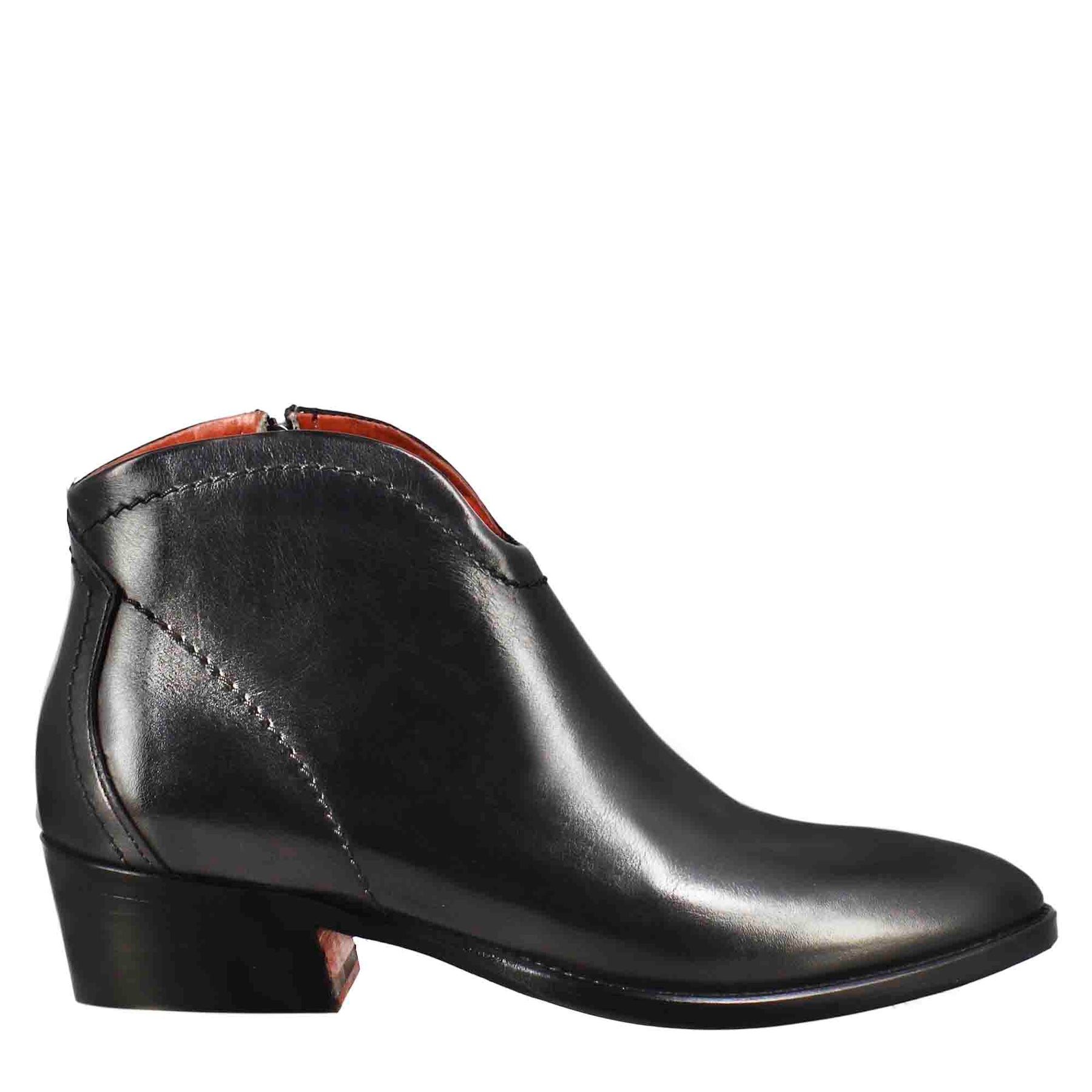 Smooth women's ankle boot with medium heel in black leather