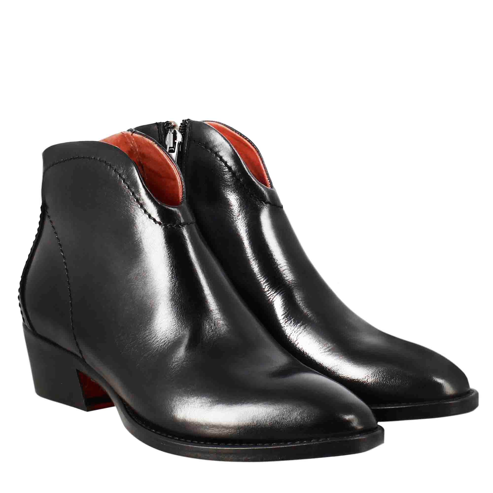 Glatte Damenstiefelette mit mittlerem Absatz aus schwarzem Leder