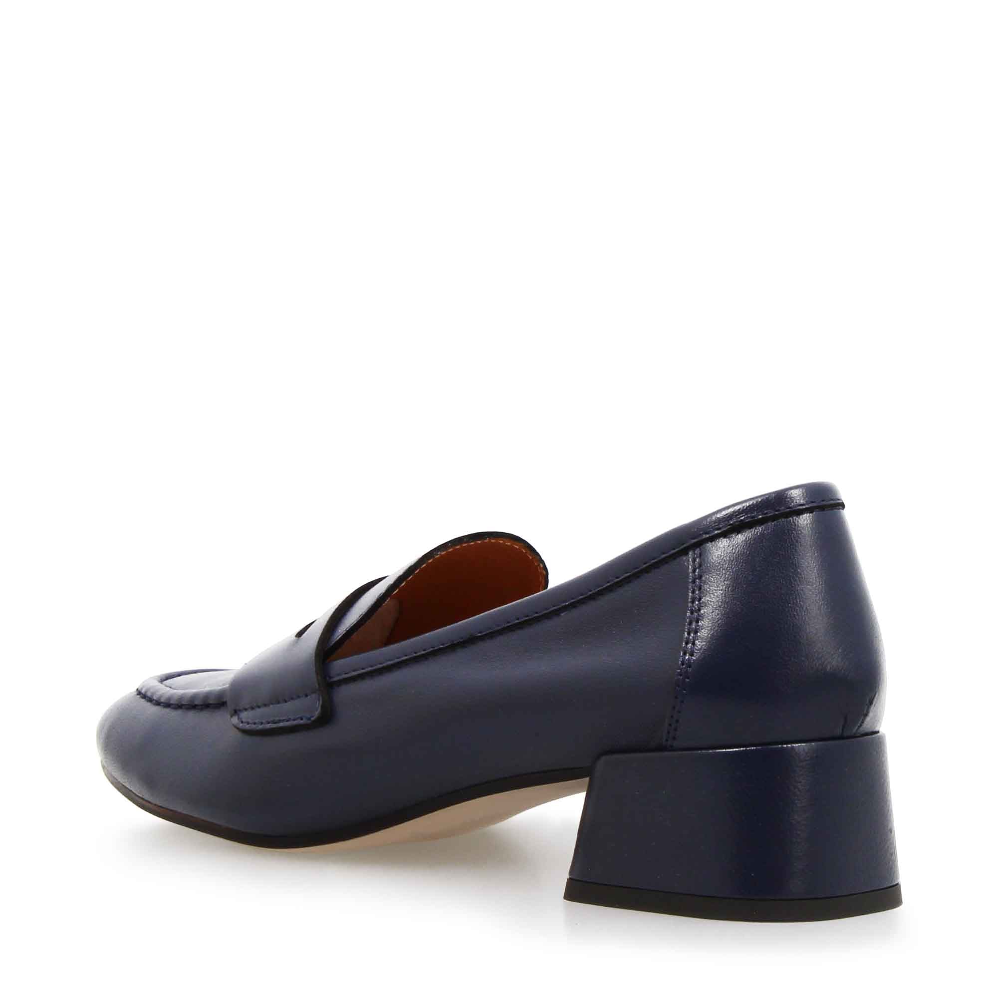 Mocassino artigianale tacco medio da donna in pelle blu