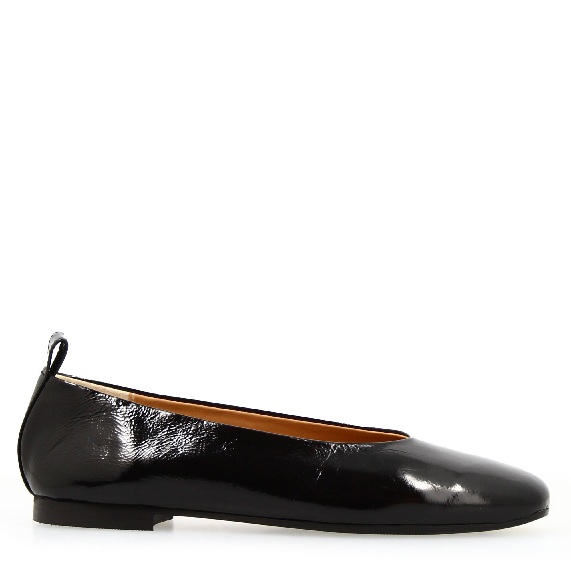 Women's handmade ballerina flat in black shiny leather