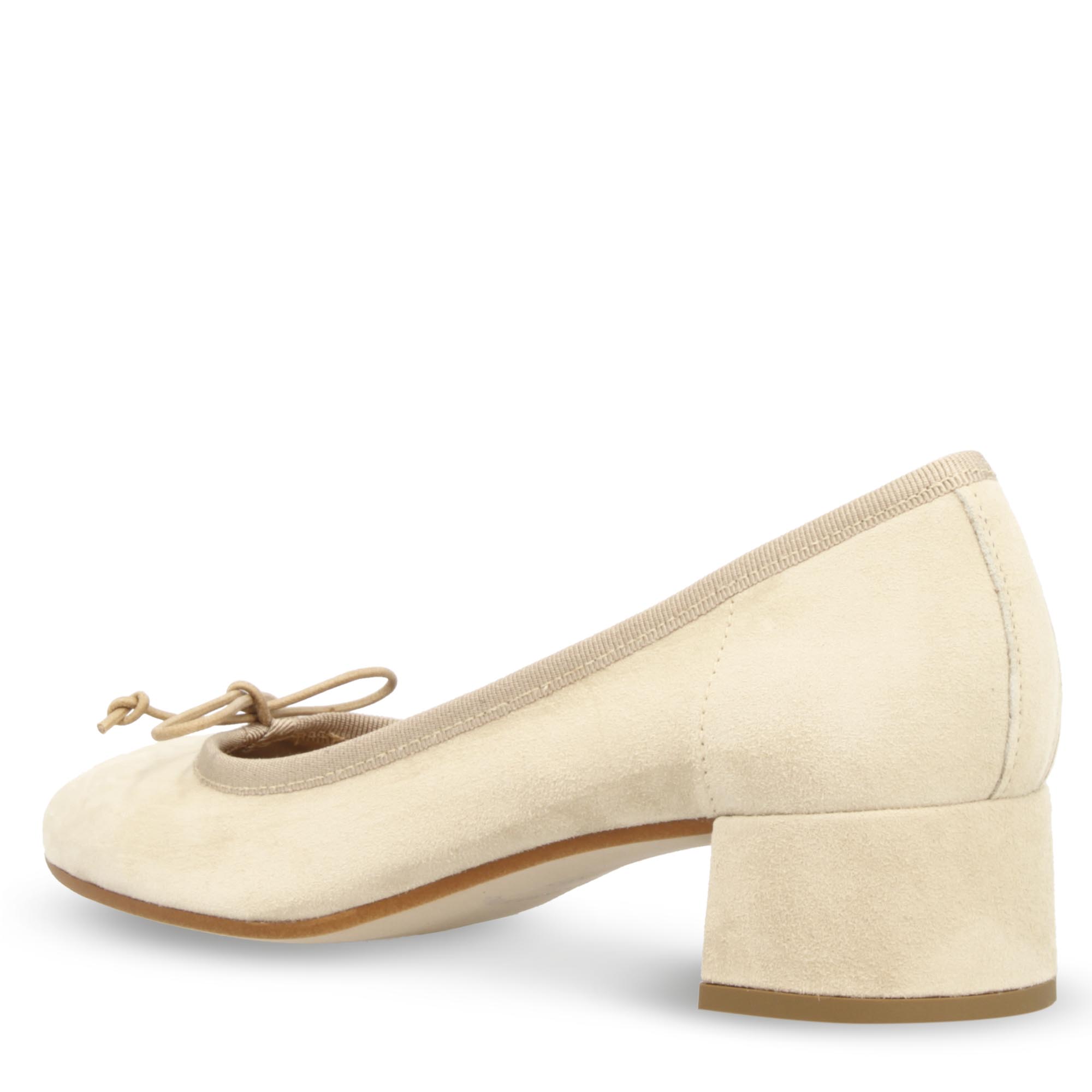 Ballerine à talon moyen fabriquée à la main en daim beige