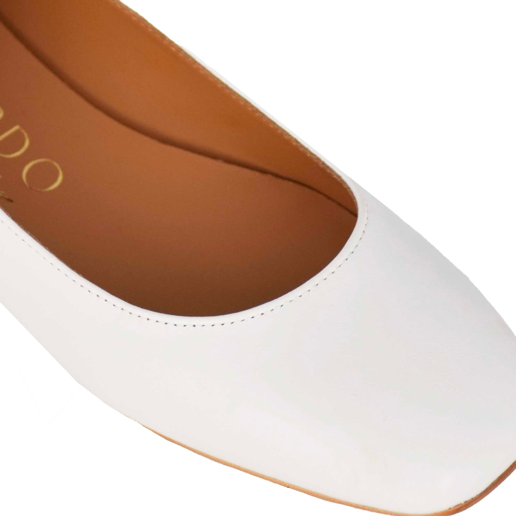 Handmade women's casual ballet flat in white smooth leather