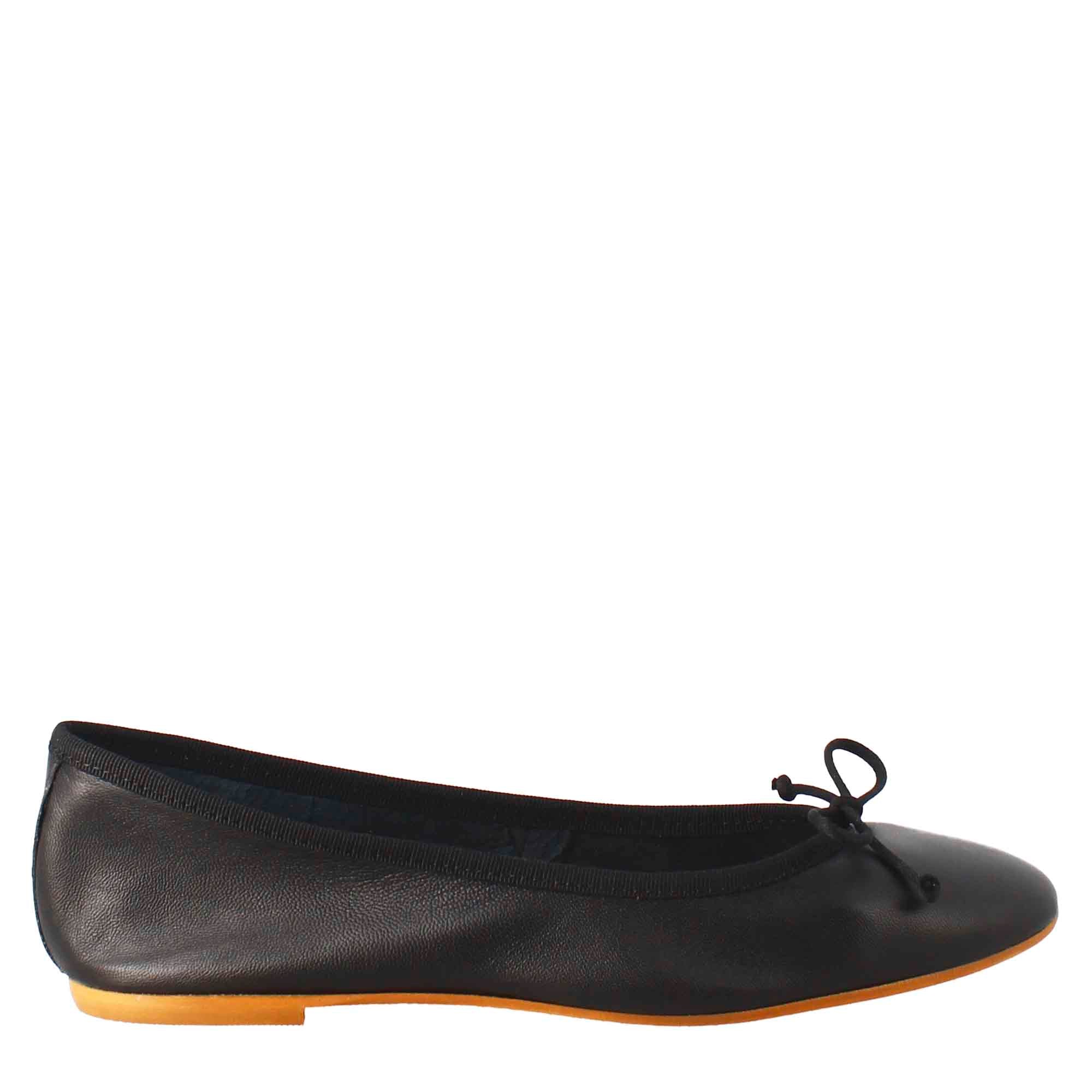 Light black women's ballet flats in smooth leather