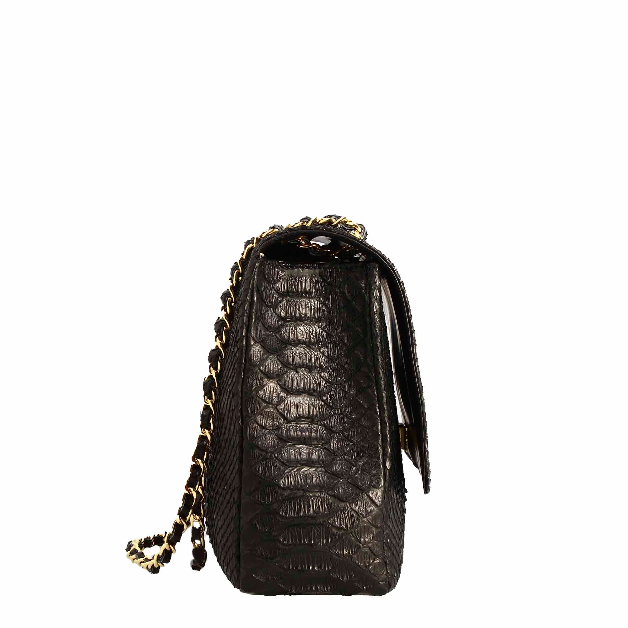 Women's shoulder bag in black fine leather