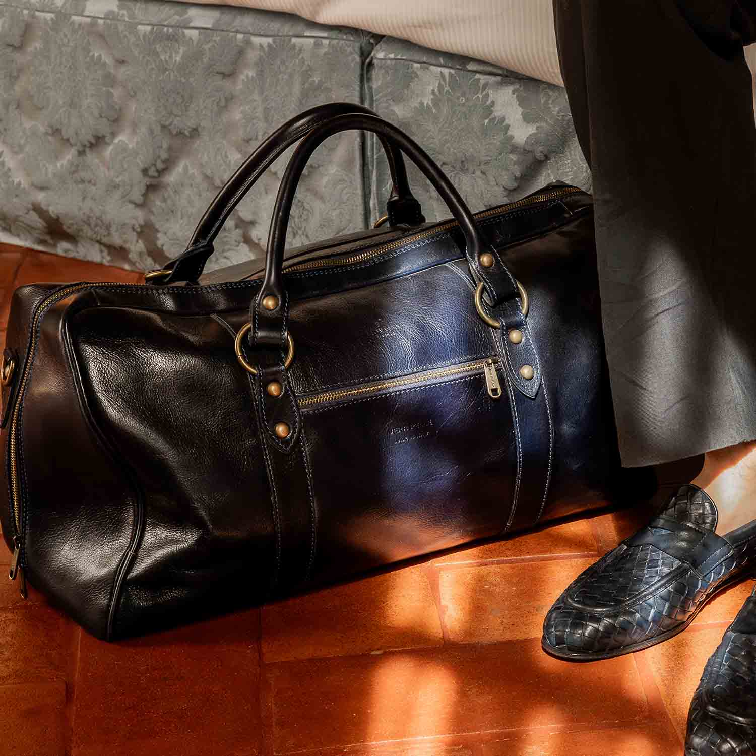 Marco blau reisetasche aus pflanzlich gegerbtem leder