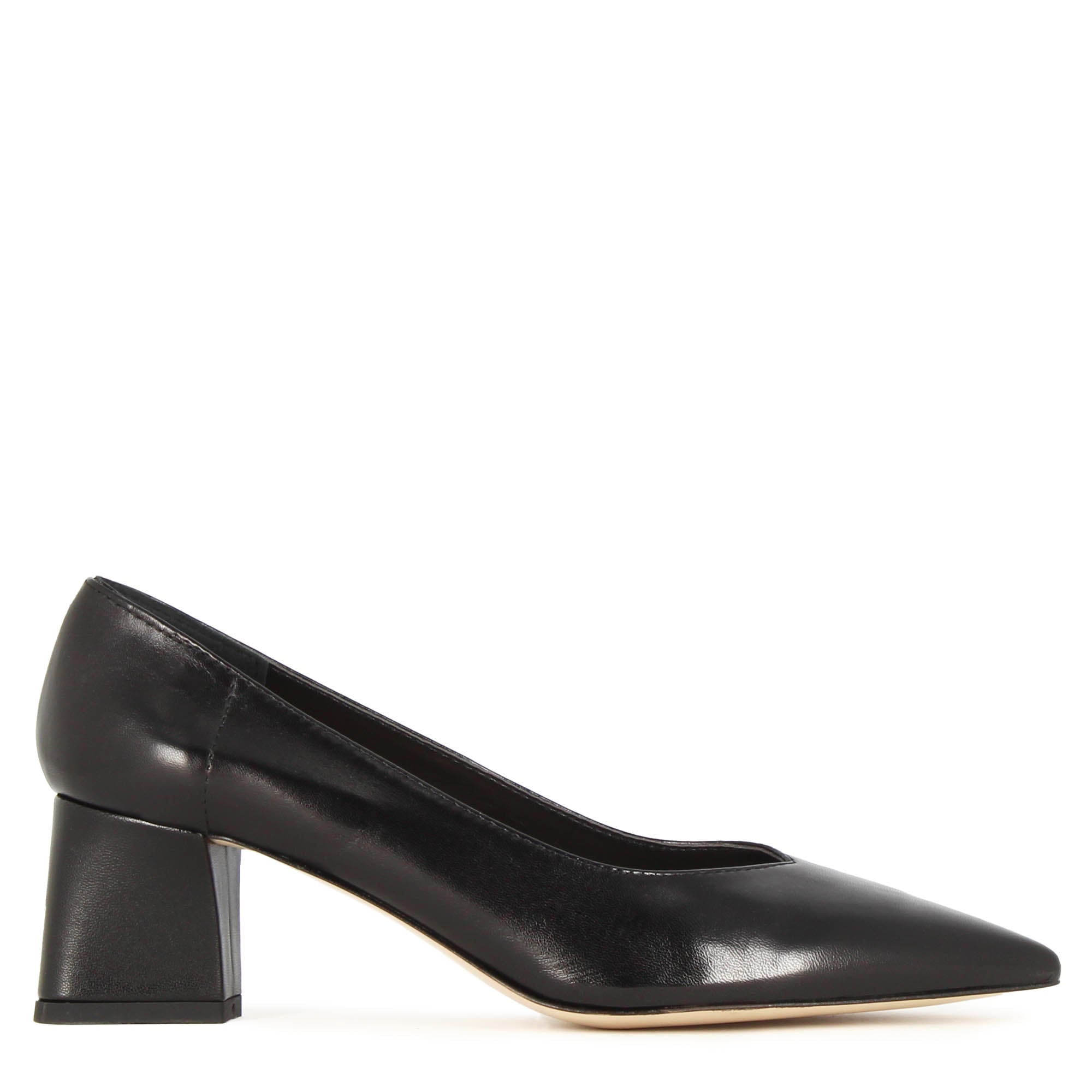 Women's pumps in black leather with medium heel