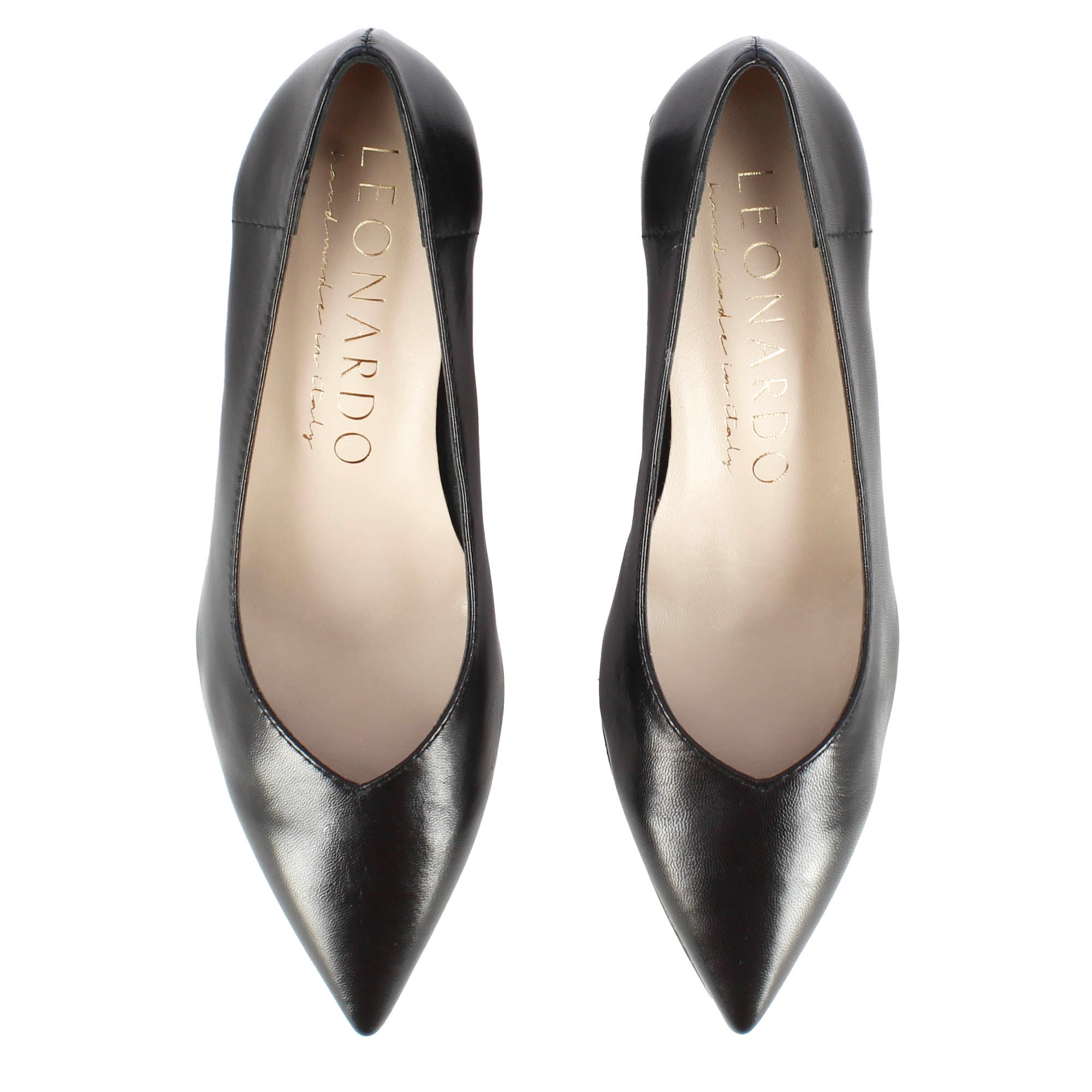 Women's pumps in black leather with medium heel