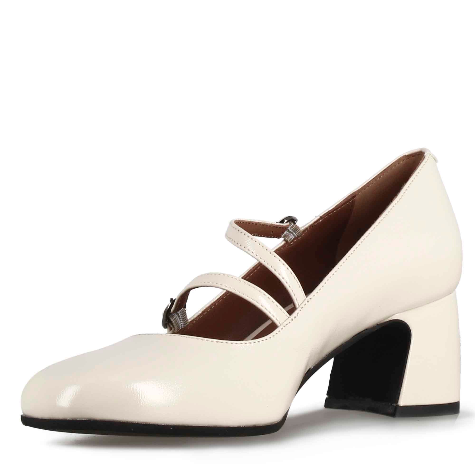 Mary Jane décolleté in beige patent leather with double strap