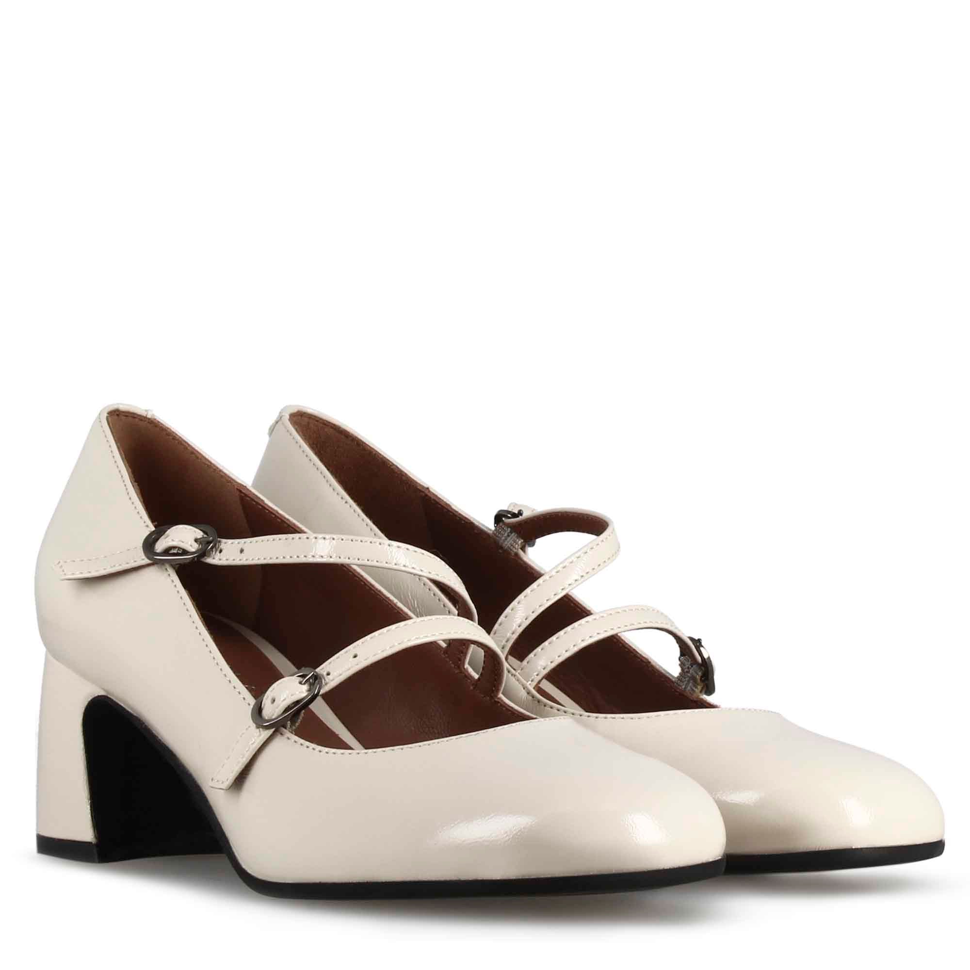 Mary Jane décolleté in beige patent leather with double strap