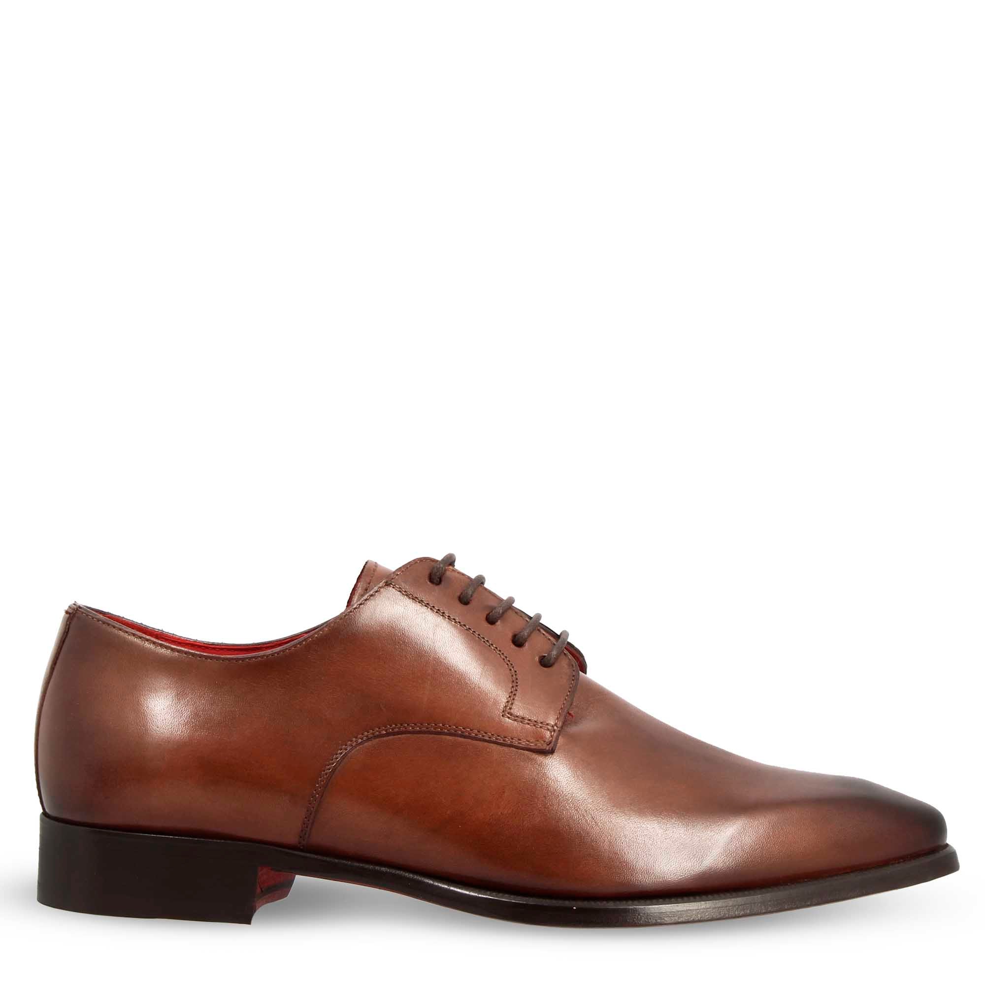 Men's derby in dark brown leather with square toe with design