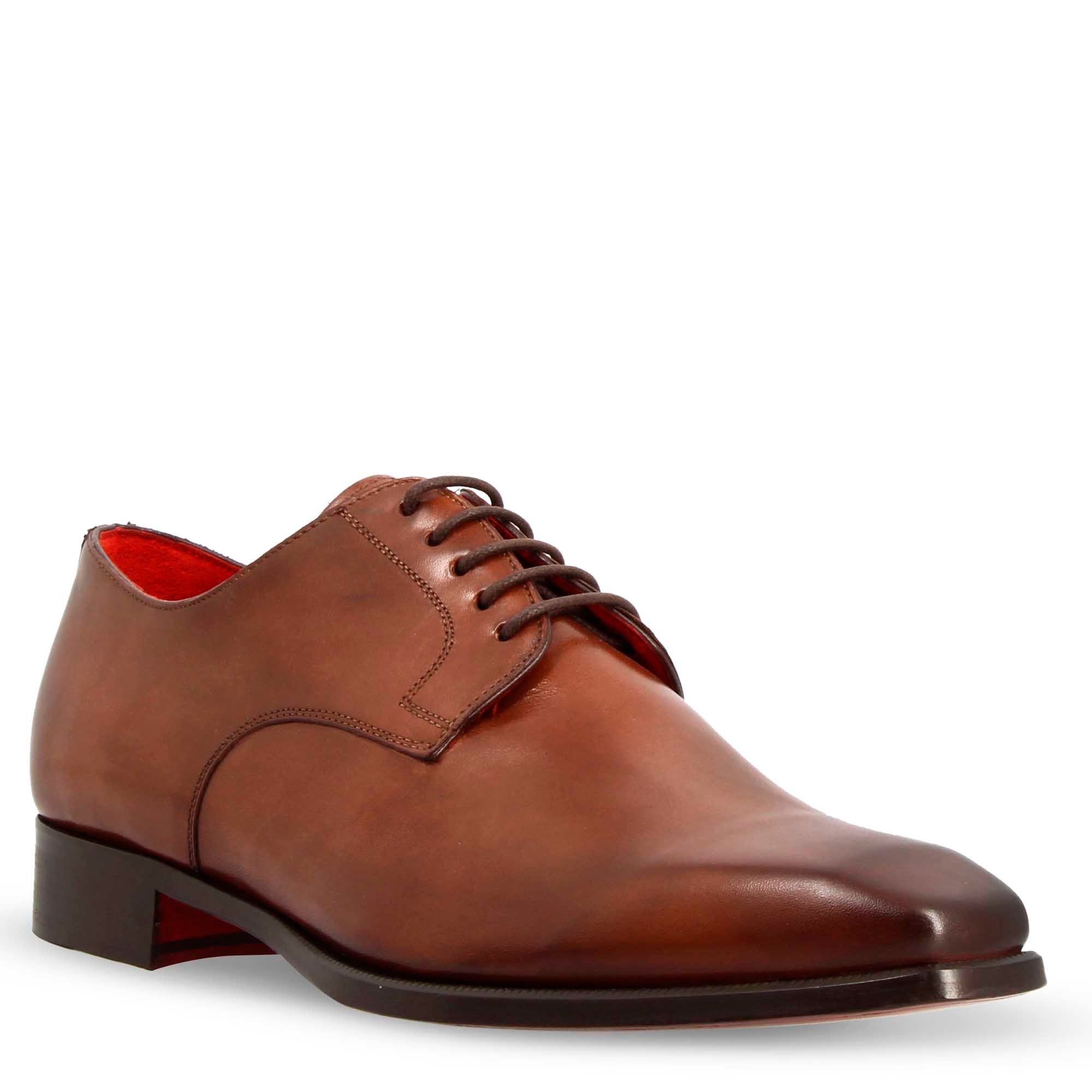 Men's derby in dark brown leather with square toe with design