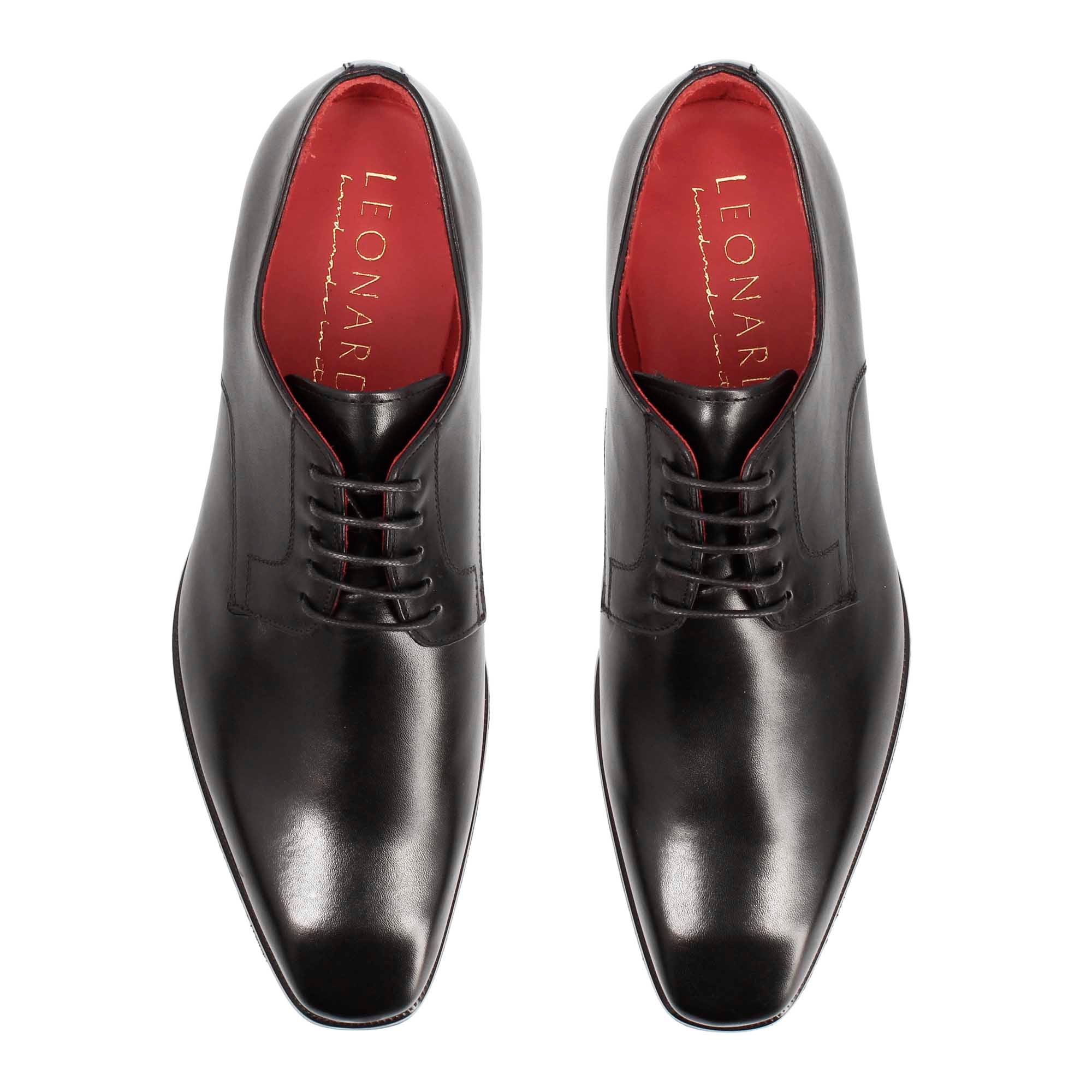 Derby pour homme en cuir lisse noir à bout carré et design