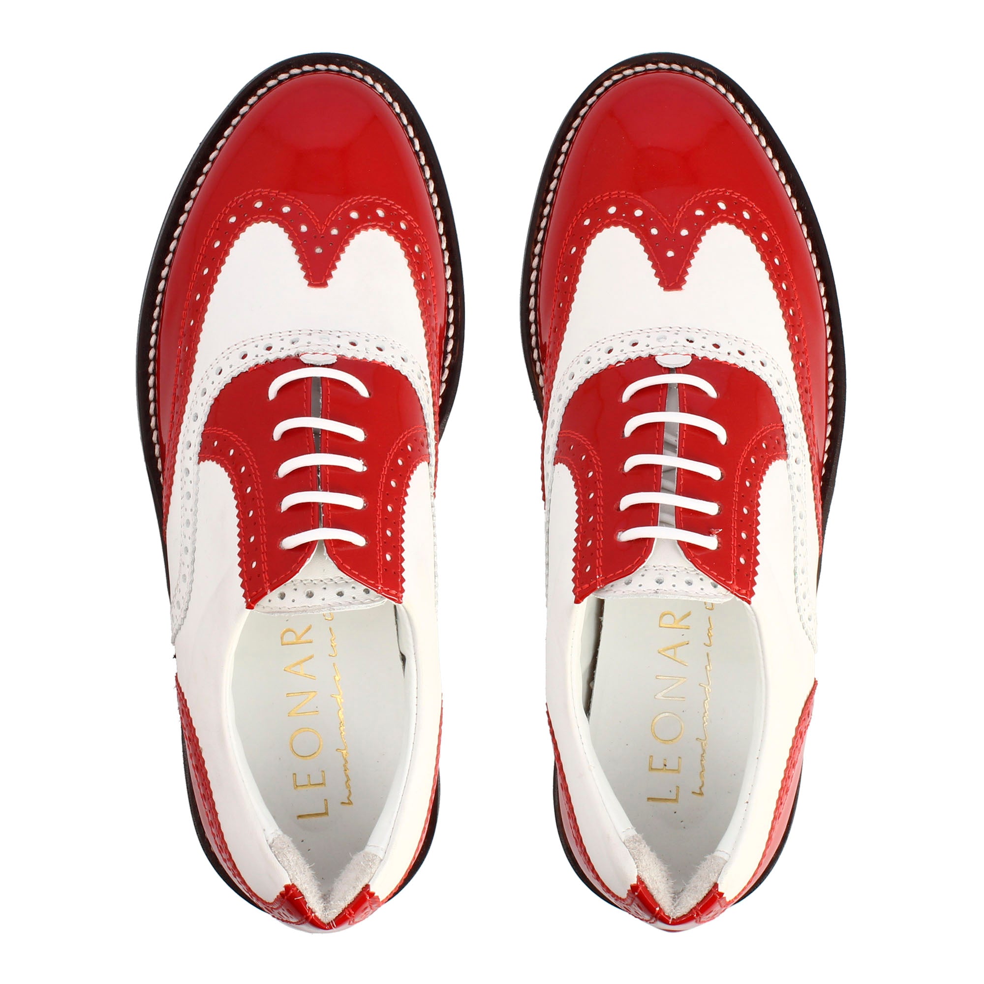 Handcrafted golf shoes in white leather with red details