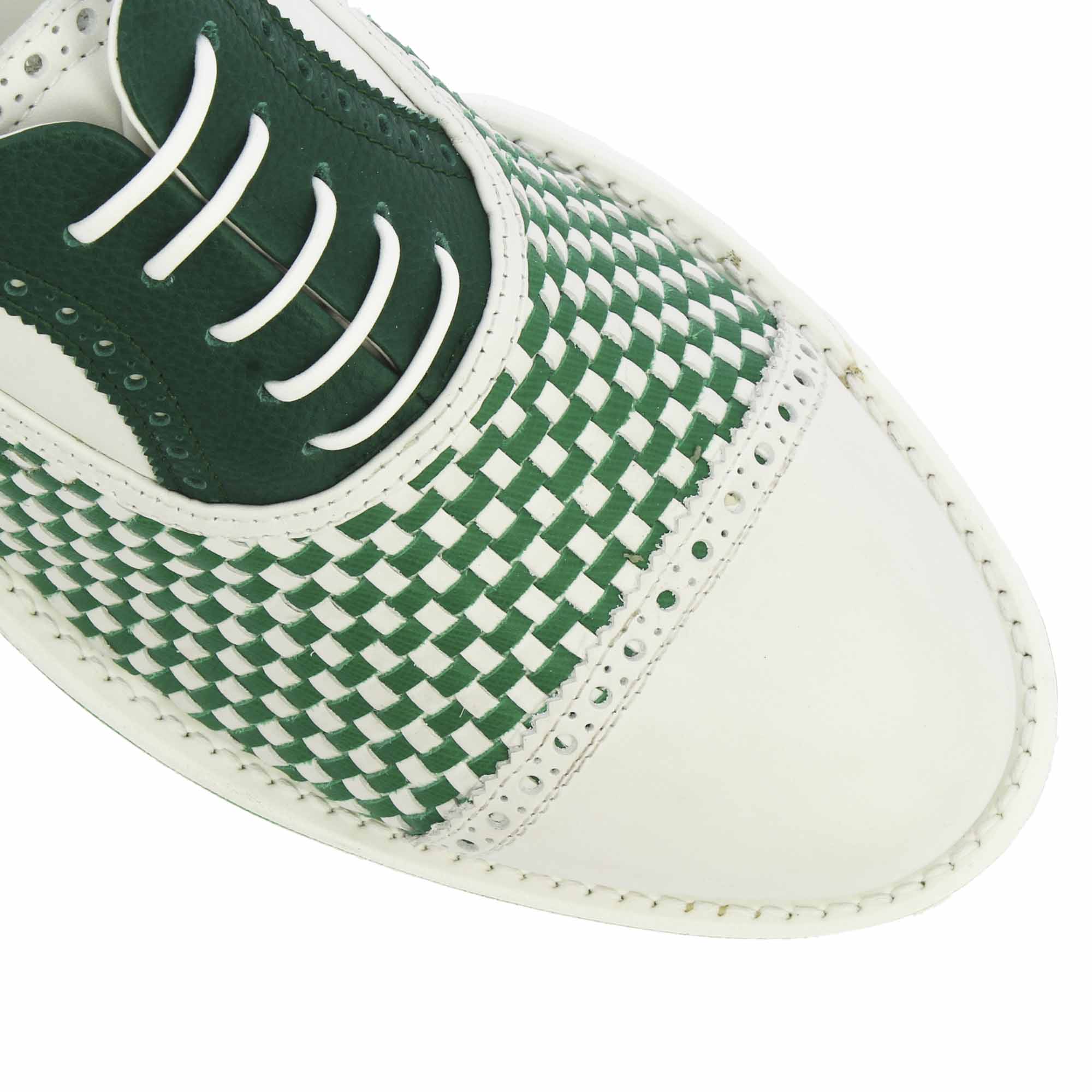 Handgefertigte Golfschuhe aus gewebtem Leder in Weiß und Grün