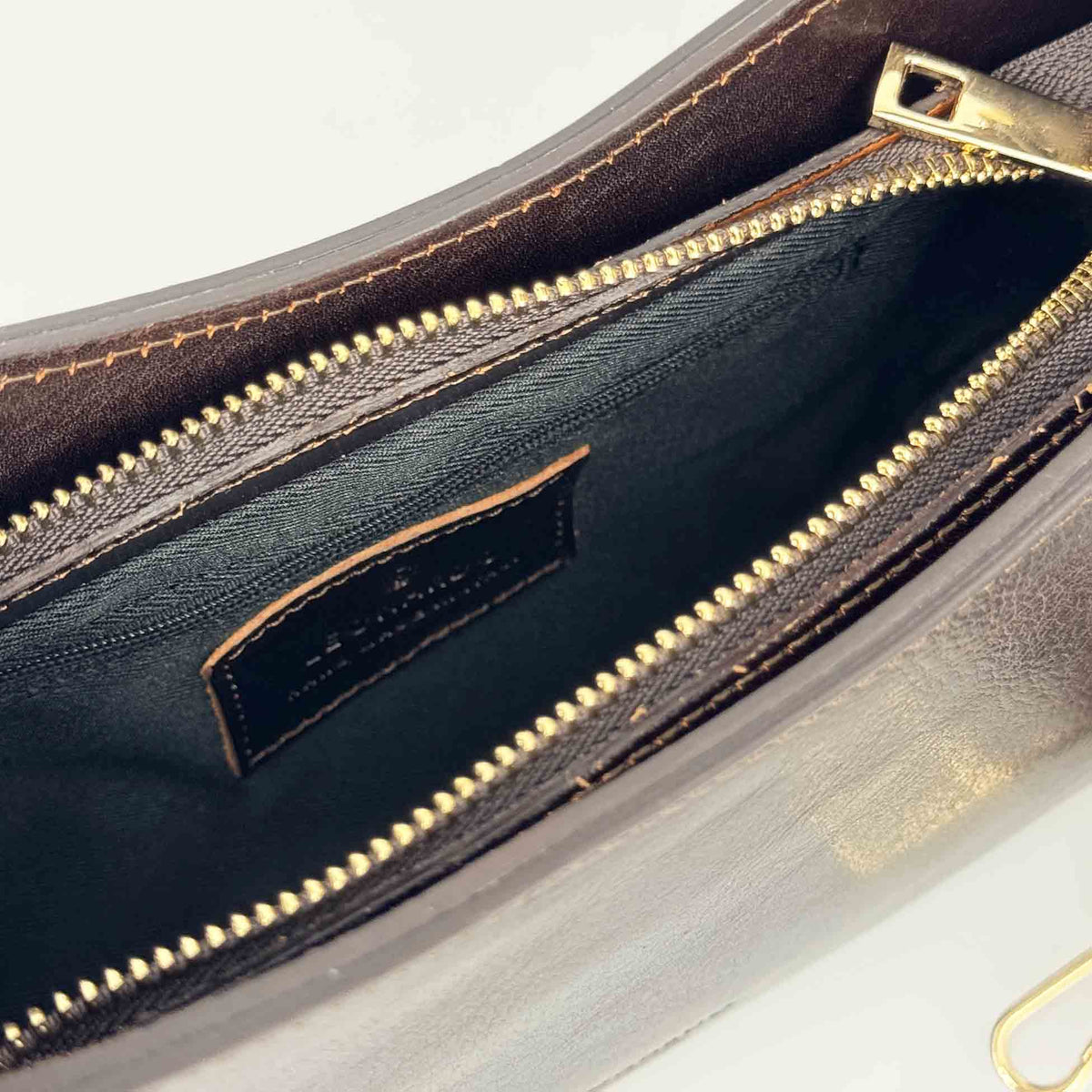 Isotta M - Sac demi-lune en cuir marron foncé