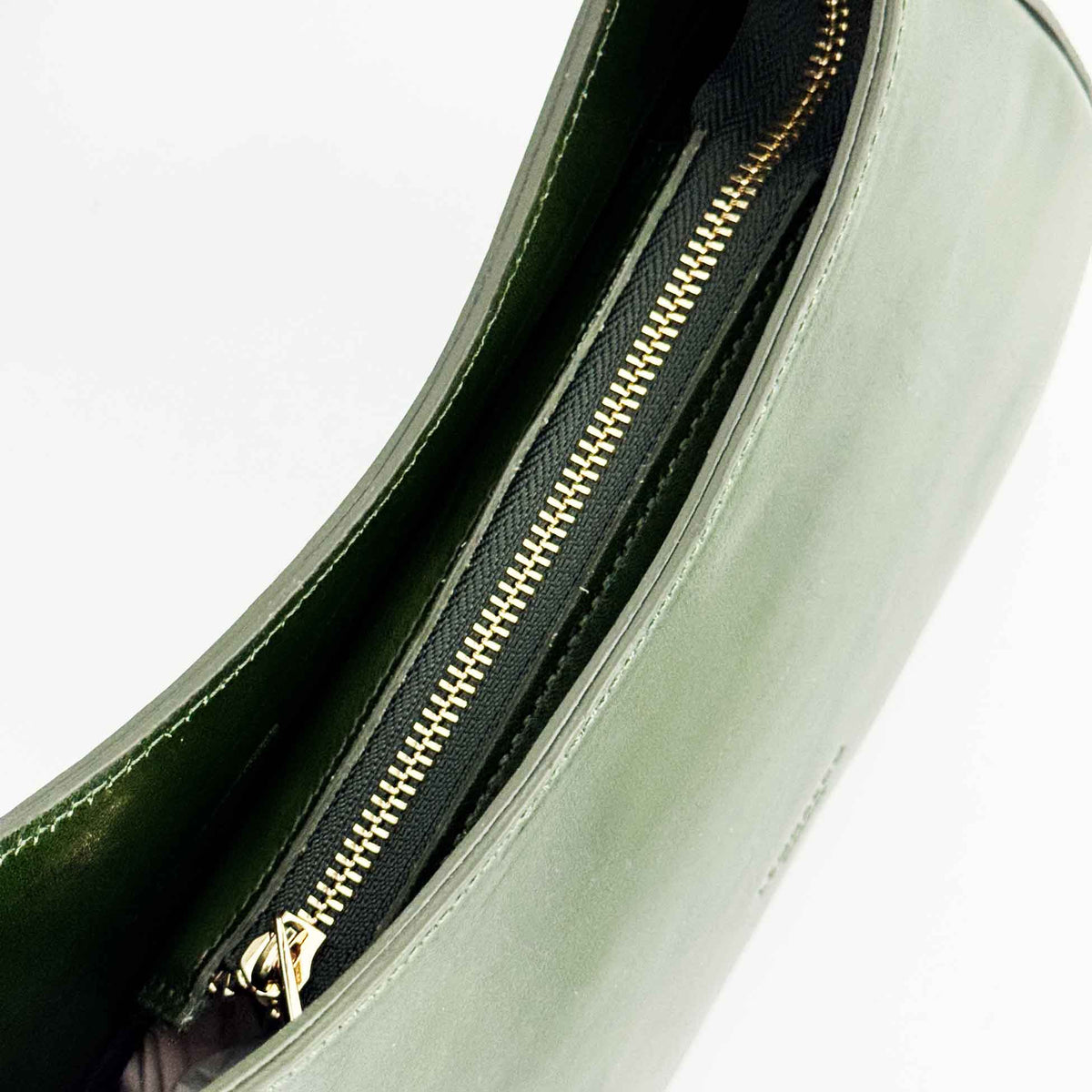 Isotta M - Sac demi-lune en cuir vert forêt