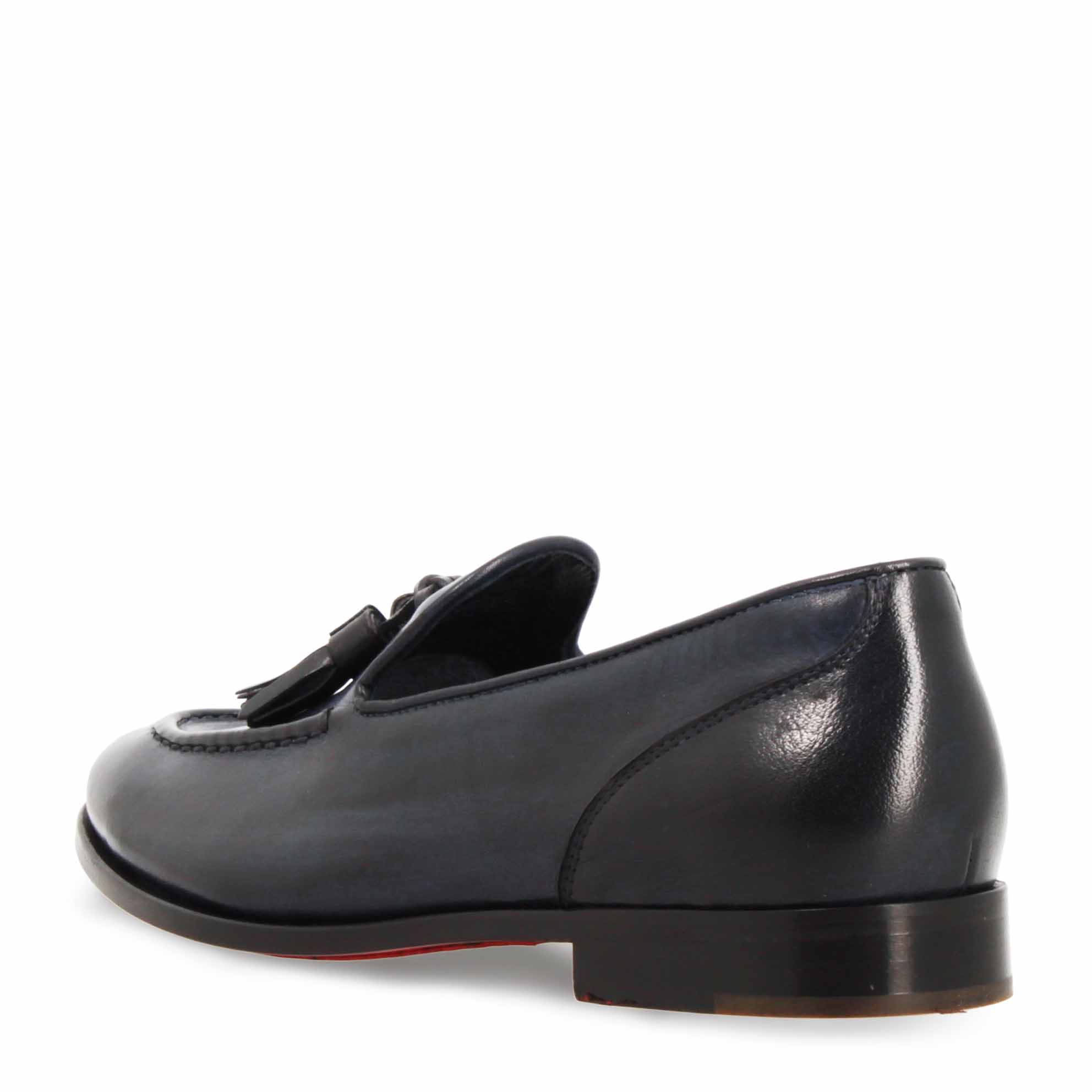 Handgefertigte Damenmokassins aus blauem Leder mit Quasten