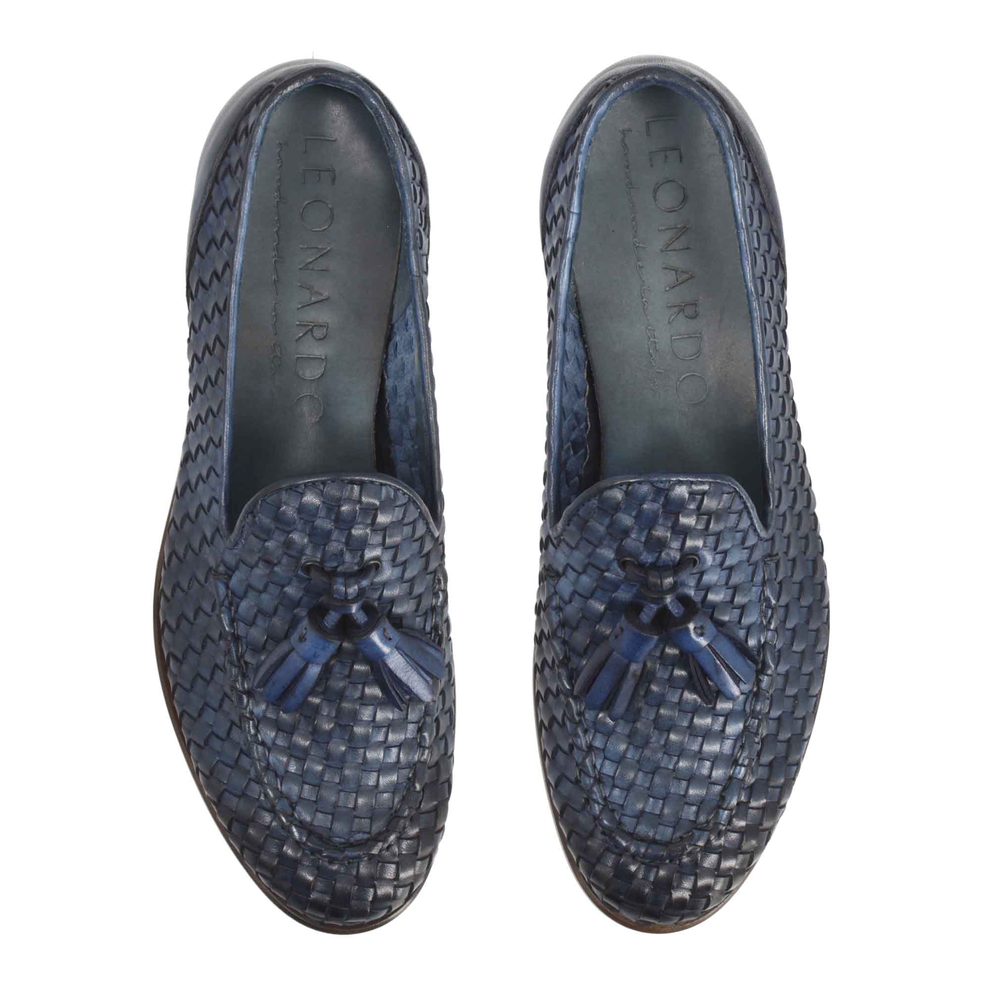 Mocassins pour femme faits main en cuir tressé bleu avec pompons