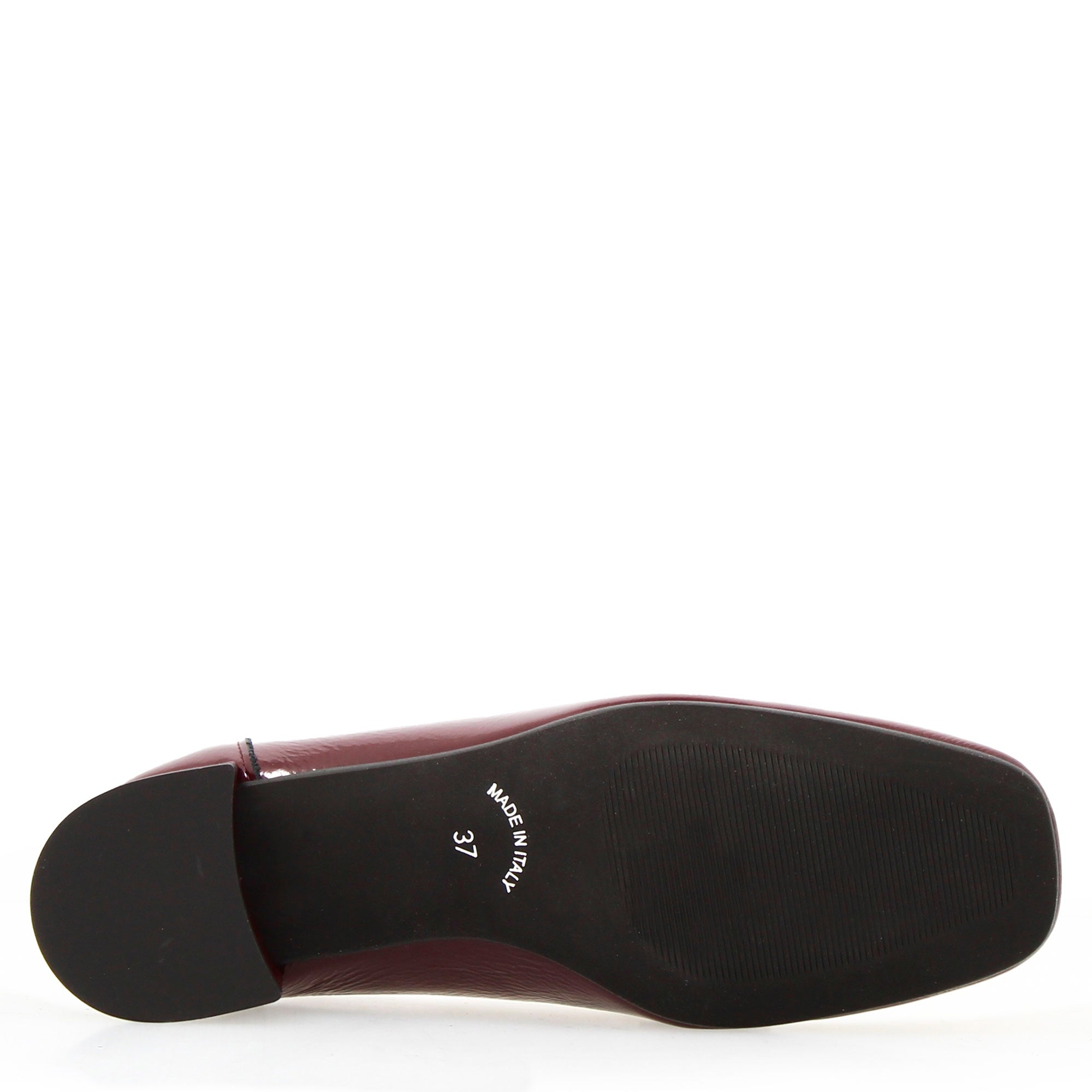 Women's handmade moccasin in shiny burgundy leather